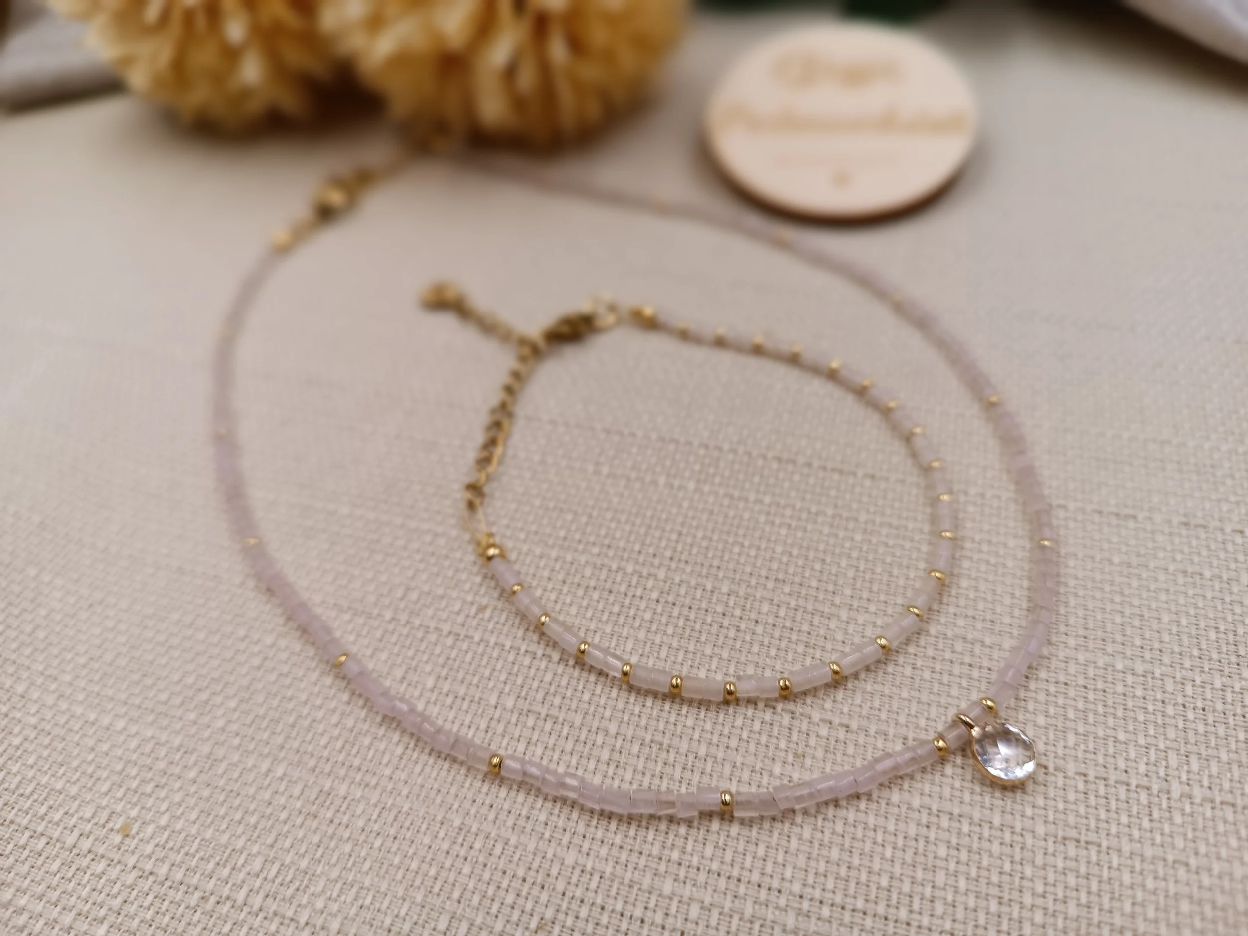 Set aus Armband & Halskette bestehend aus 2mm Natursteinperlen 
Anhänger "Kristall" aus Edelstahl
Preis Kette: 23 Euro
Preis Armband: 15  Euro