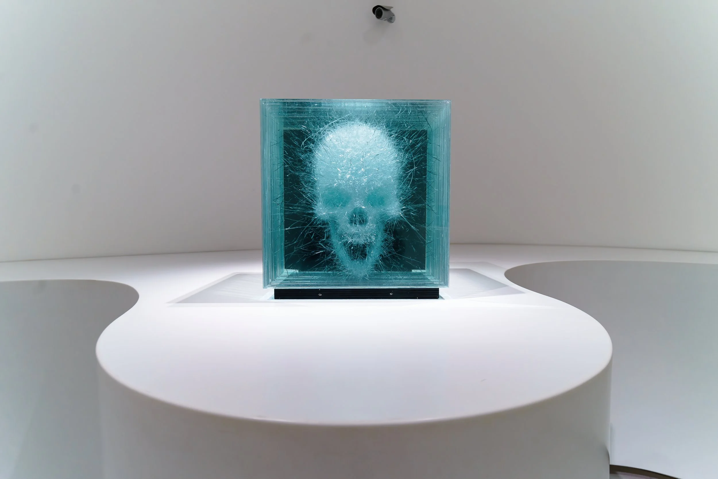 Glass cube, Simon Berger, Shattering Beauty, 2023