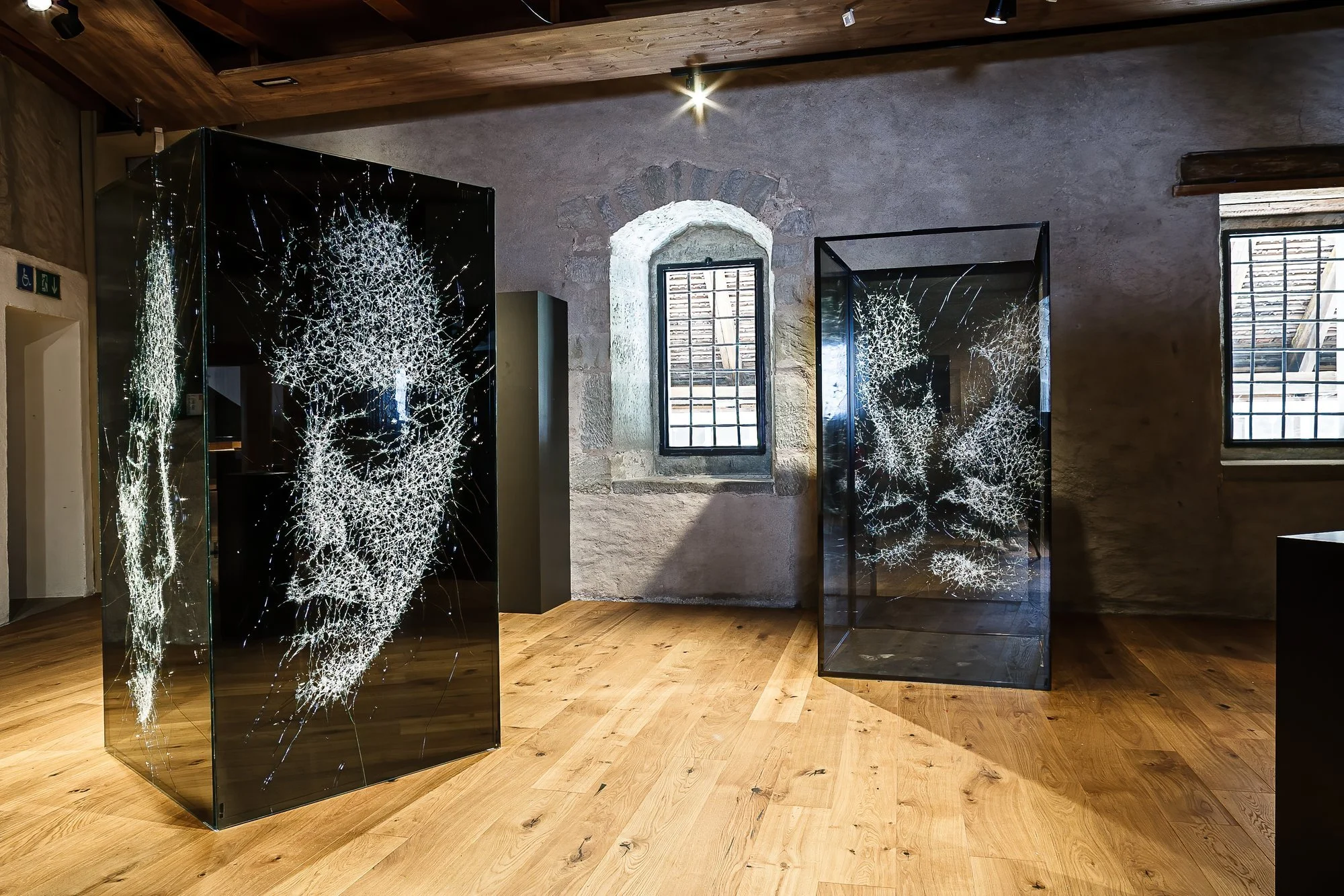 Installation view of Le verre dans tous ses éclats, Vitromusée Romont, 2022
