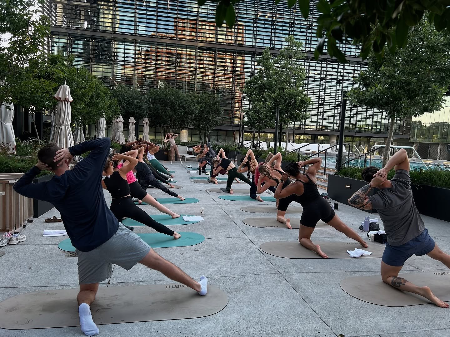 Well that was fun ☀️I had a blast teaching Poolside Pilates @forthatlanta this morning. Thanks to everyone who came, what a strong way to start the week!

#forthhotelandclub #matpilatesclass #atlantapilates #movement