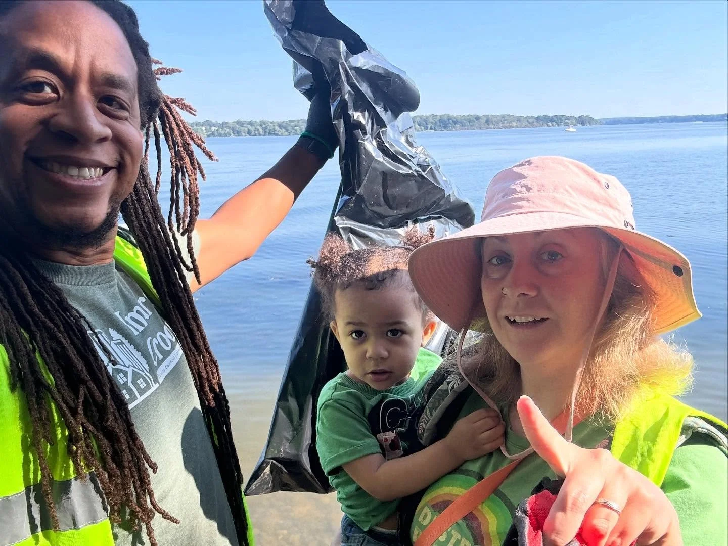 Spent a beautiful day with my wife and daughter at National Public Lands Day, hosted by the @accokeek_foundation at Piscataway Park 🌿. We joined neighbors in cleaning up the shore and beach, one small way to help preserve the beauty of our natural s