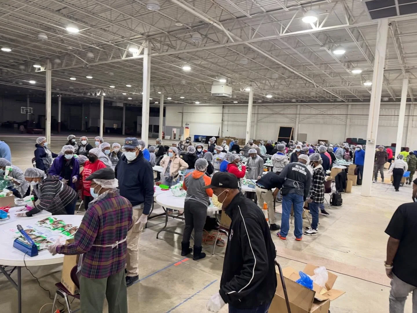 Deep gratitude to my squad at @pgcdsa for organizing, and to @sfmbcmd for welcoming us into your Thanksgiving meal-packing effort. Beautiful to start the morning in service alongside neighbors, doing the everyday work that keeps our community strong.