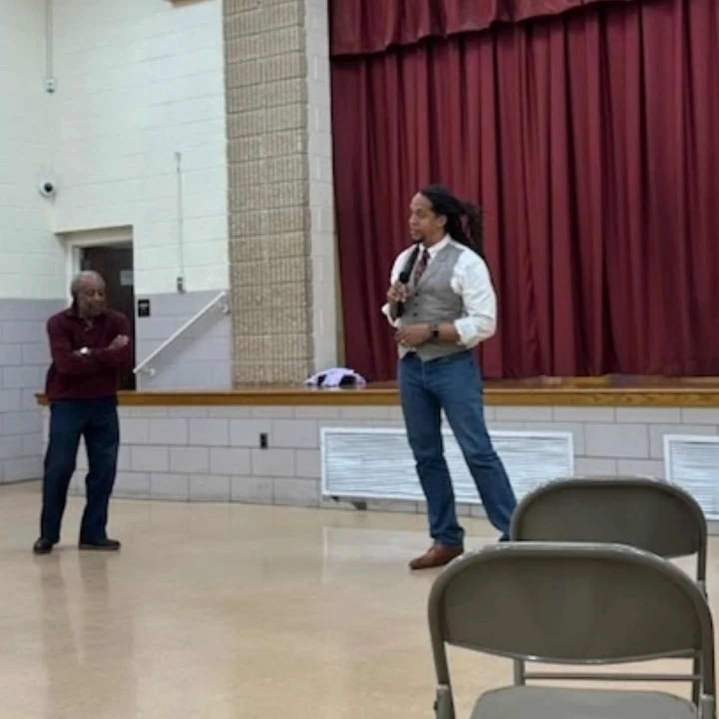 ​Thank you to the residents of Meadowbrook for the warm iwelcome nvite after our local canvass, there&rsquo;s nothing better than moving from the doors straight into deep community conversation. Thanks also to @councilmemberd9 for sharing his hopes f