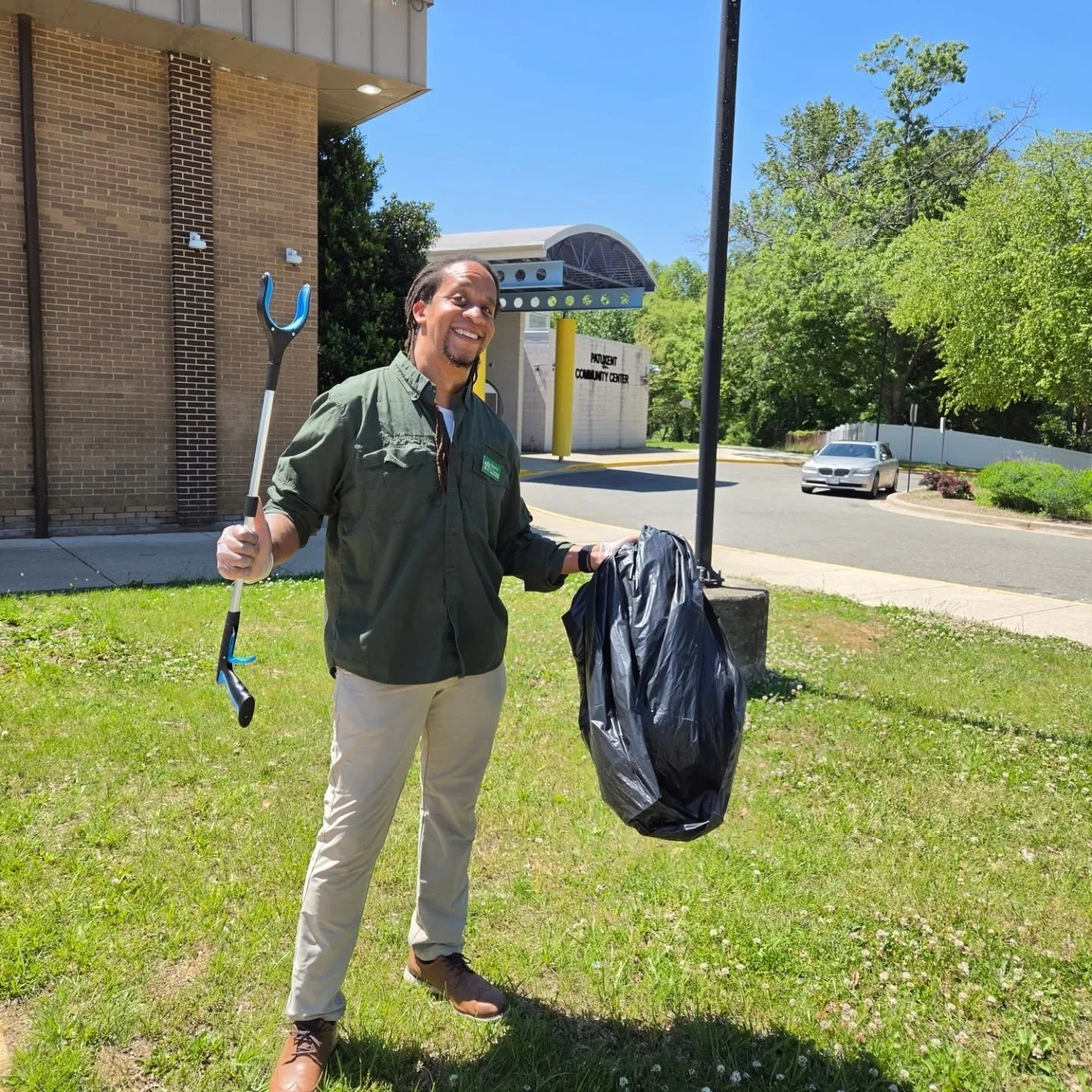 Community clean-up is such a nice flavor of public service. 🧹✨ They're such a simple, tangible way to show up, get things done, and pour love back into our neighborhoods before continuing with the day. The sort of small public service that helps you