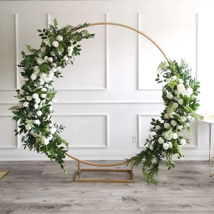 A circle backdrop with flowers arranged on it for an event and created by Design & Gather.