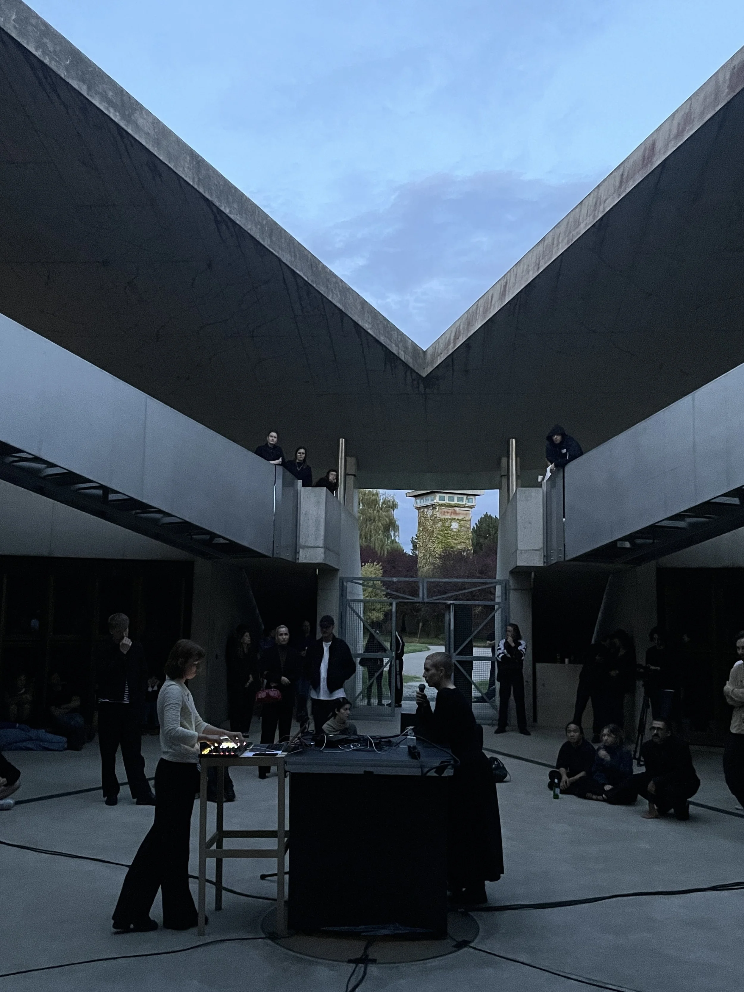 Live-Performance, BRUTALISM Cologne x Mapping Waidmarkt. 