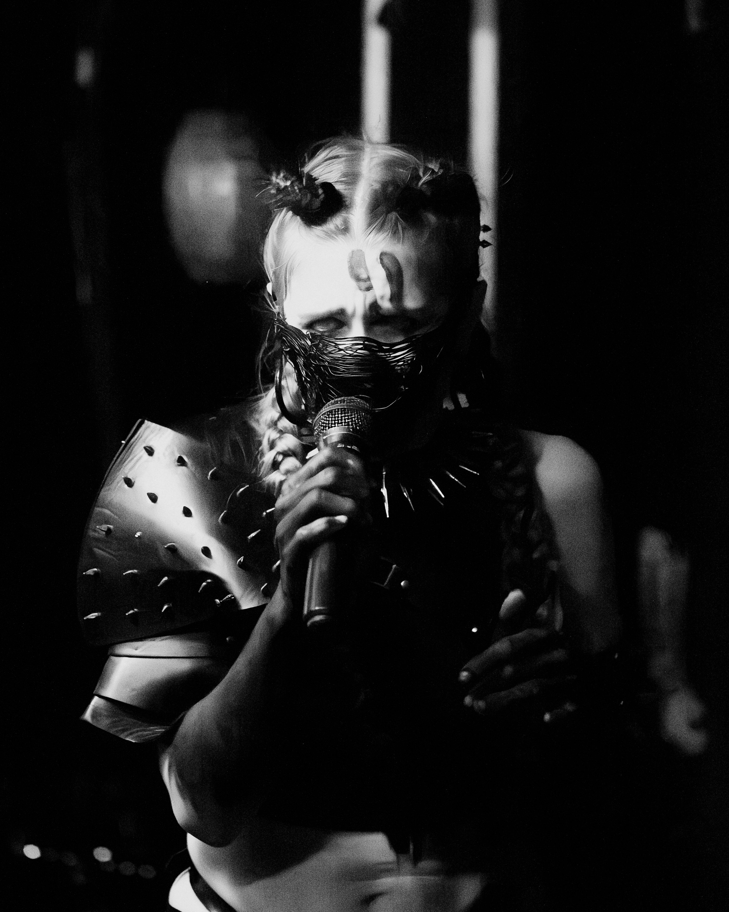 Masked and Majestic: n0trixx’s Powerful Stage Takeover