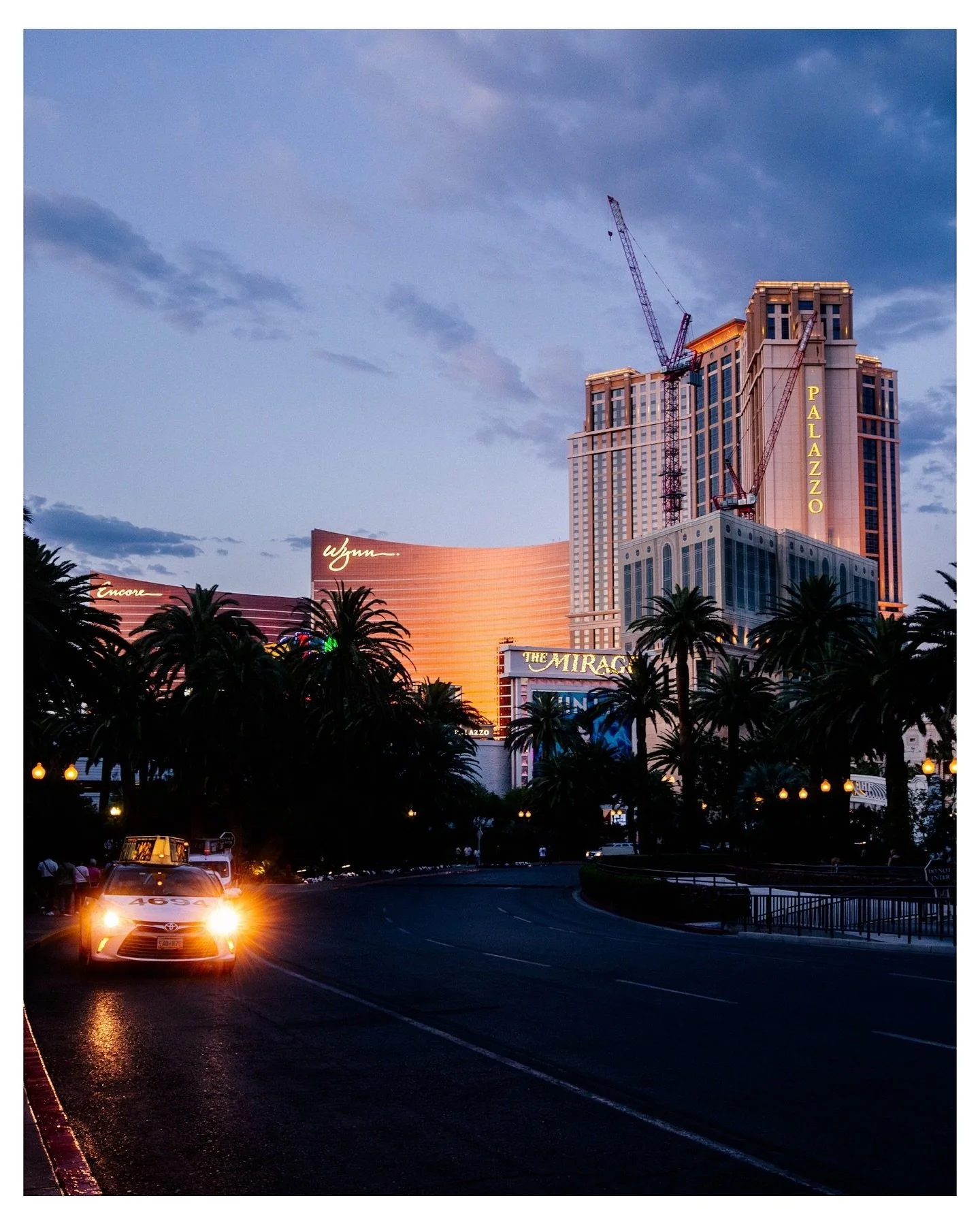 Taxi please 🚕

Photograph captured in Las Vegas, May 2024.