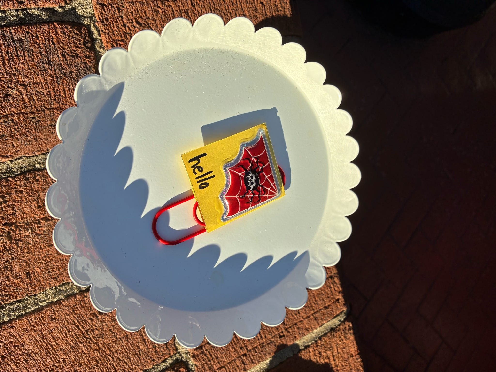 ROW 17 YELLOW SPIDER DIMENSIONAL PAPER JUMBO CLIP.JPEG
