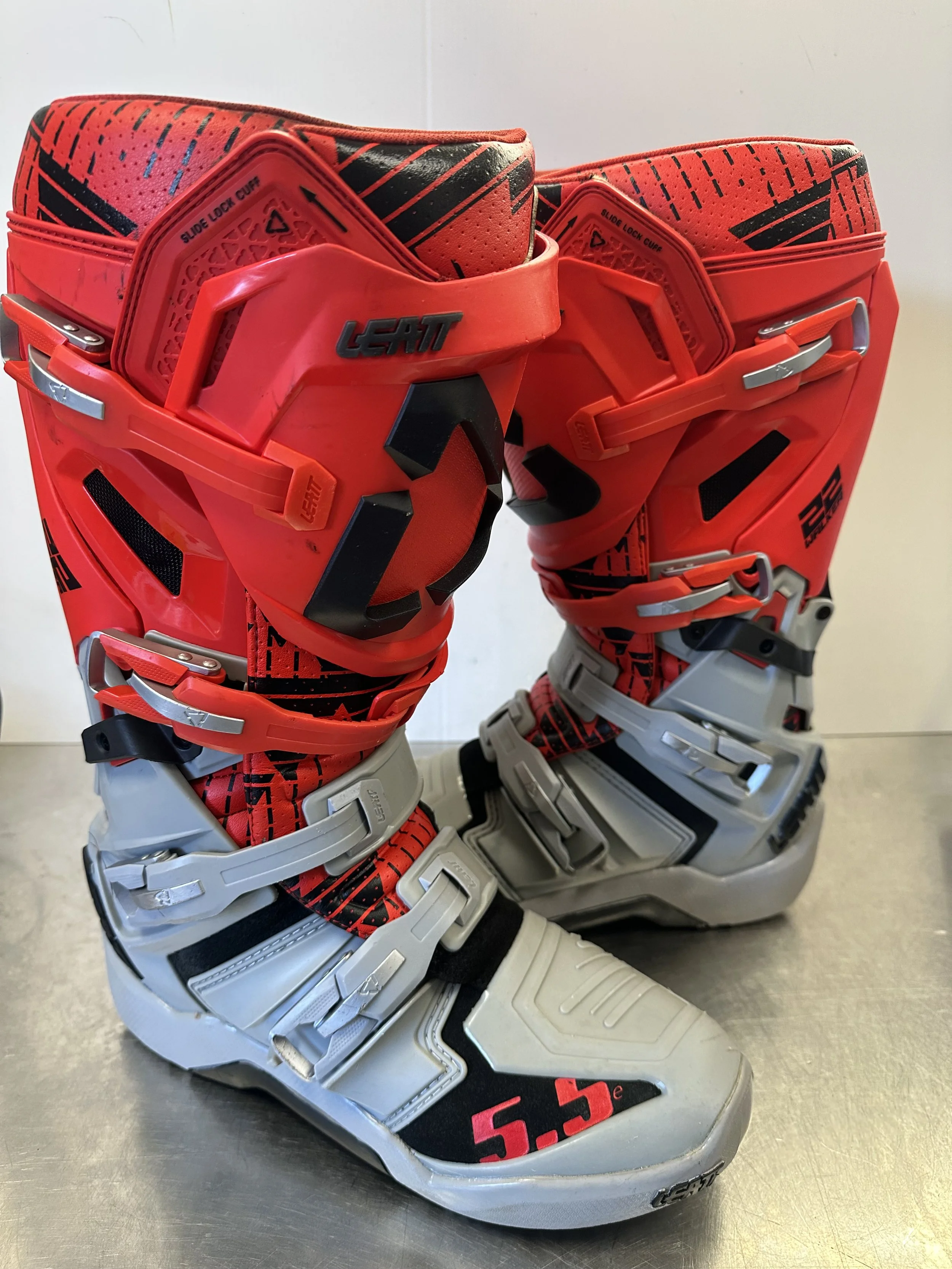 Leatt 5.5 UK9 Jonny Walker Edition Red/Grey