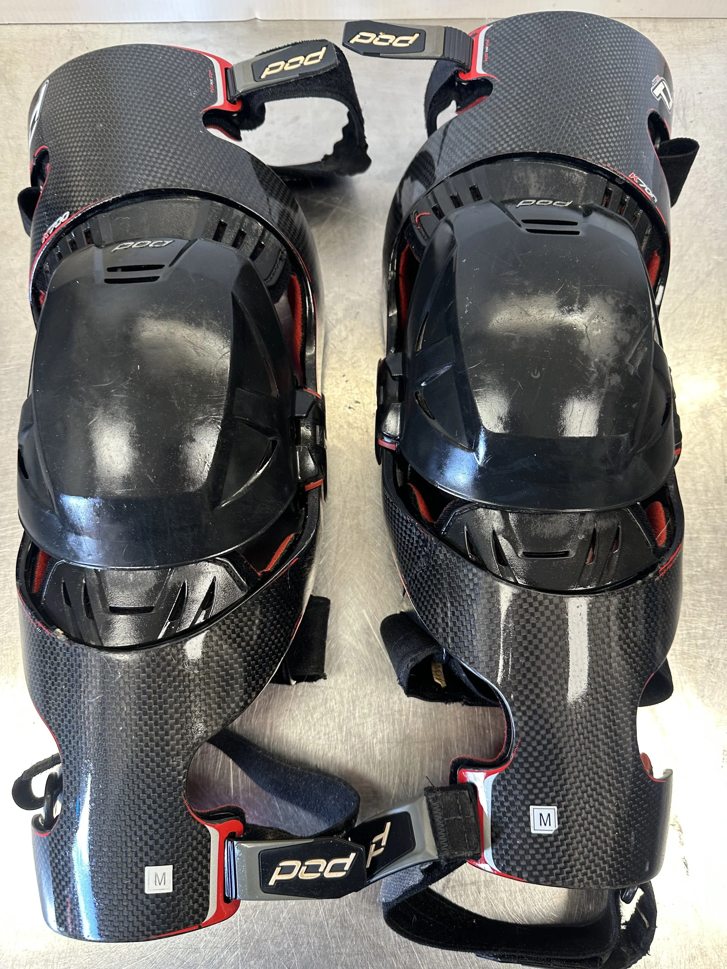 Pod K700 Carbon Knee Braces Medium