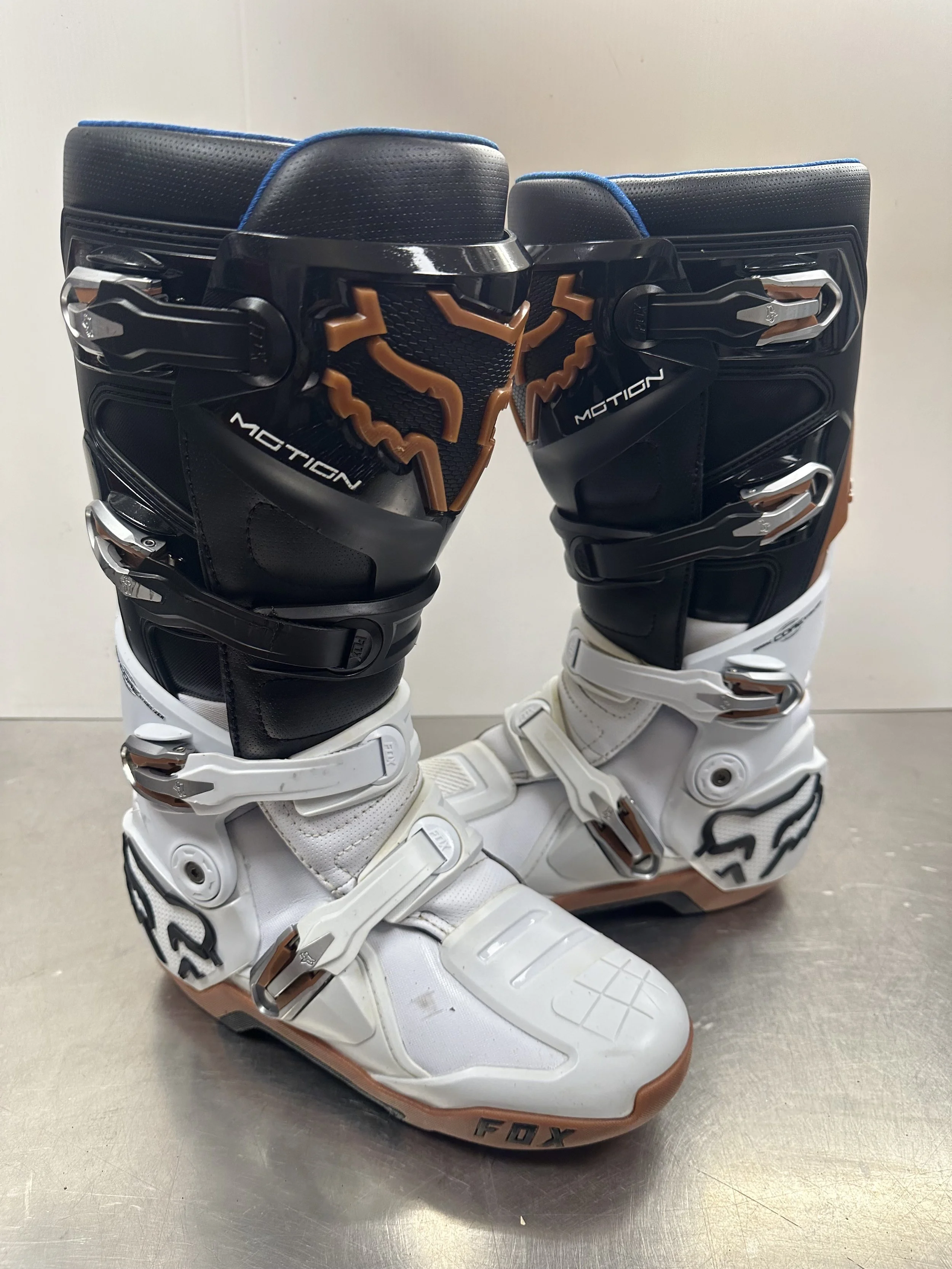 Fox Motion UK8 White Black