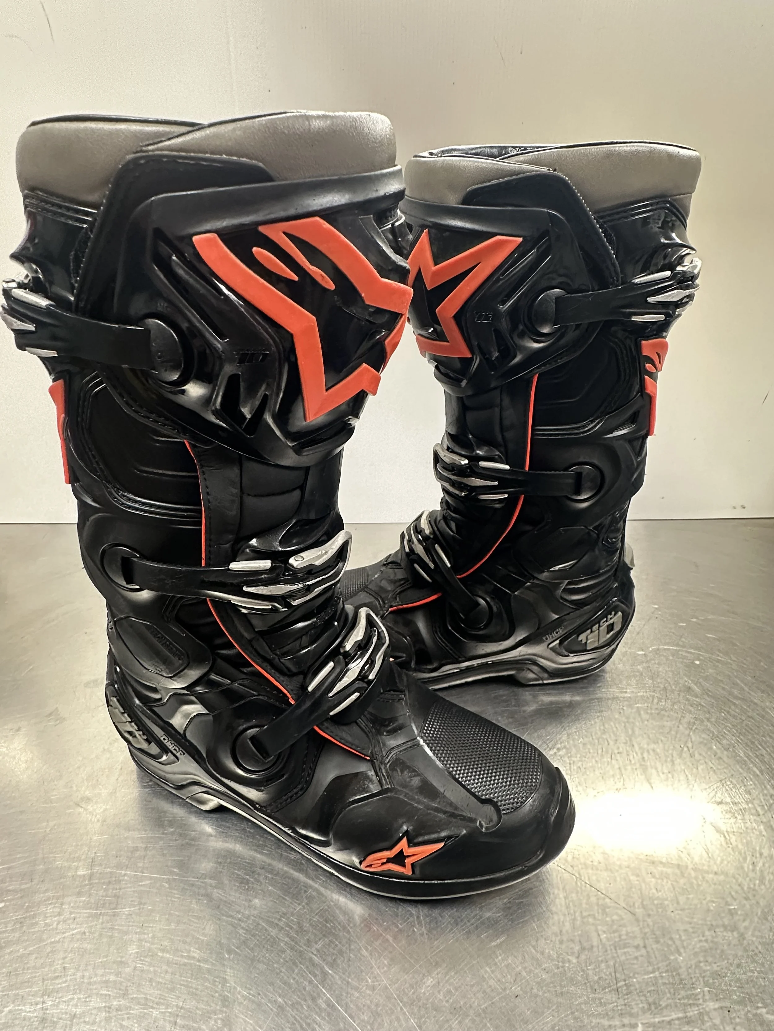 Alpinestars Tech10 UK9 Black Red Flo