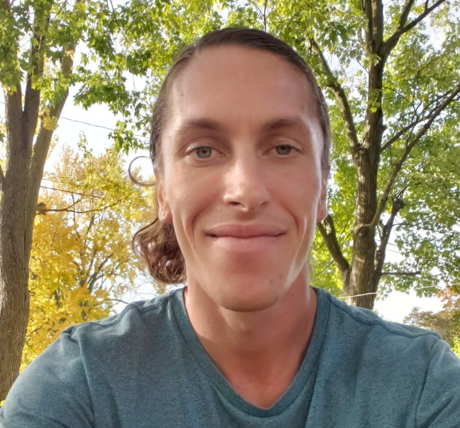 Alex Rozinski, energy medicine practitioner and holistic life coach specializing in healing, personal growth, and family support.