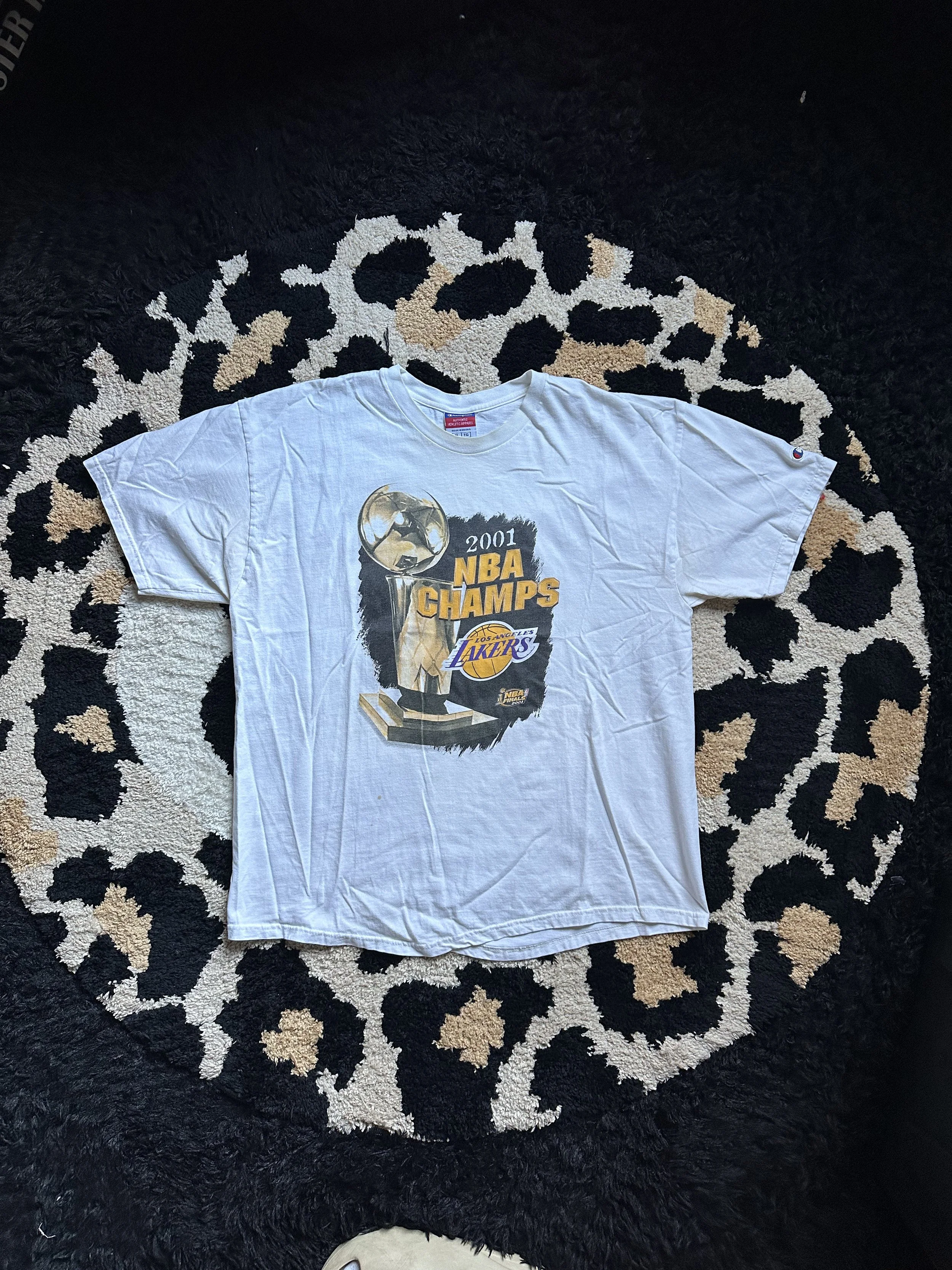 2001 LA LAKERS NBA CHAMPIONS SPORTSWEAR TEE