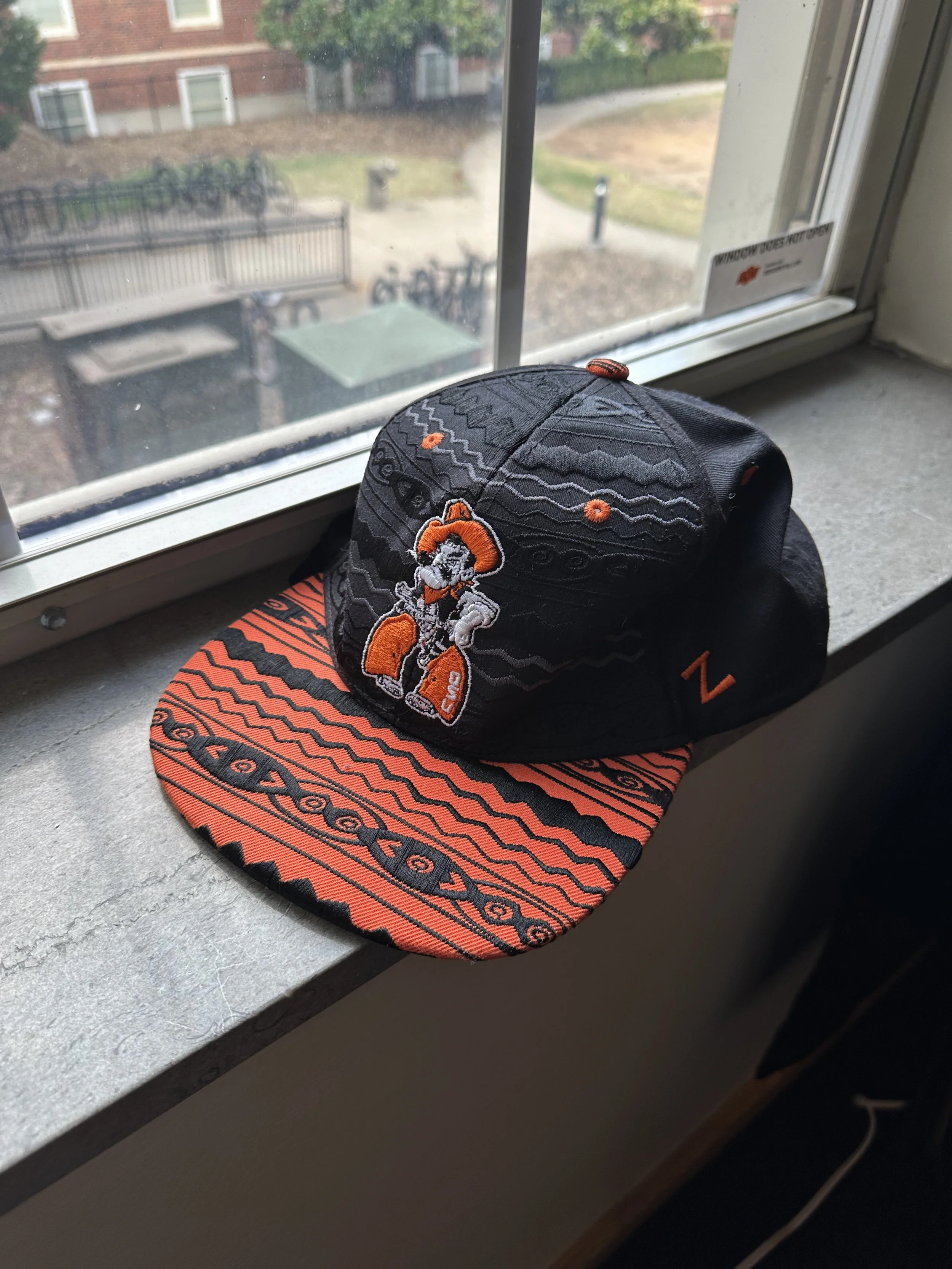 OKLAHOMA STATE COWBOYS ZEPHYR ZIG ZAG SNAPBACK (UNKNOWN SIGNATURES)