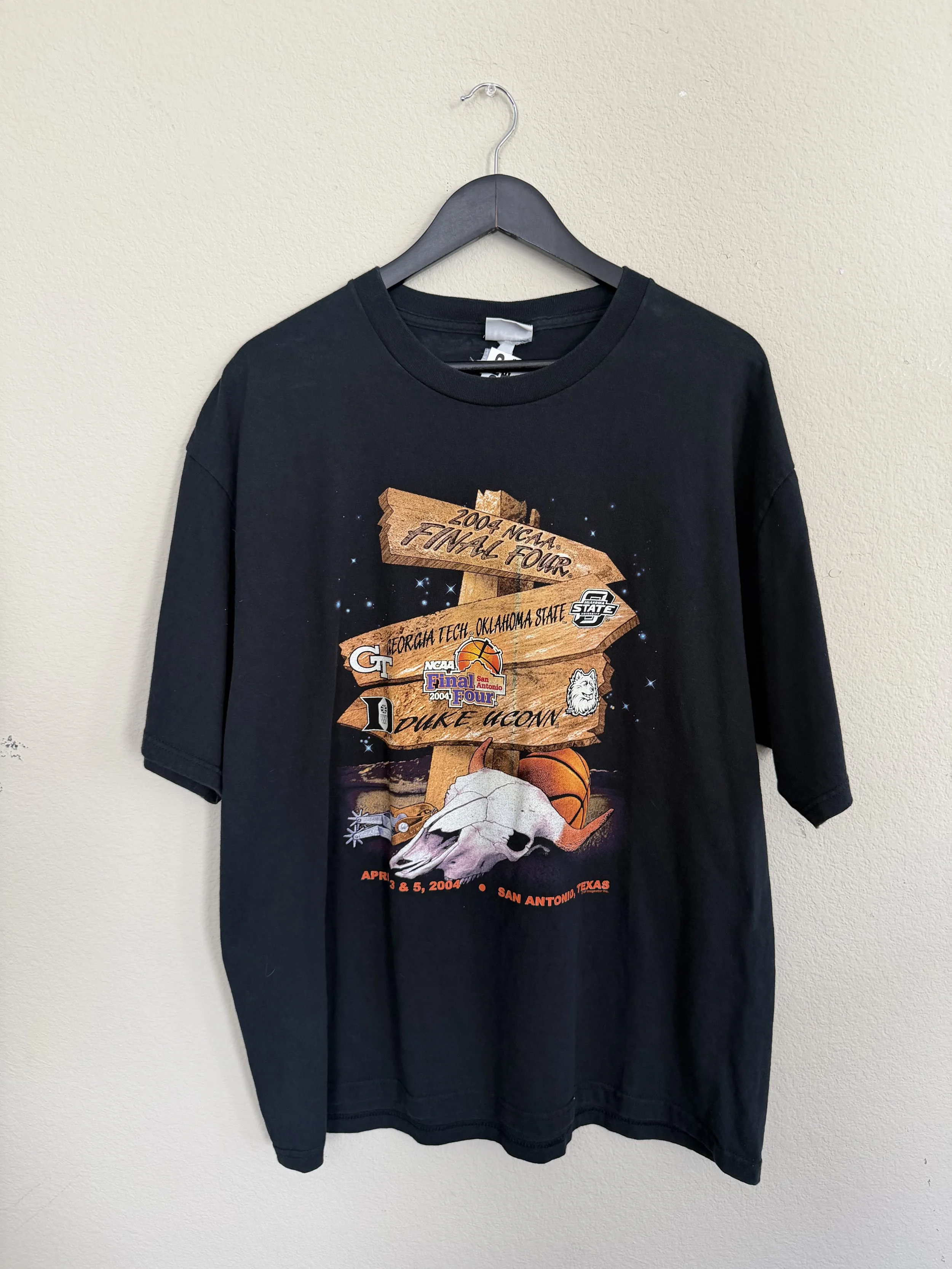 262. Black Lee 2004 Final Four Desert Wood Signs OSU UConn GA Tech Duke T-Shirt