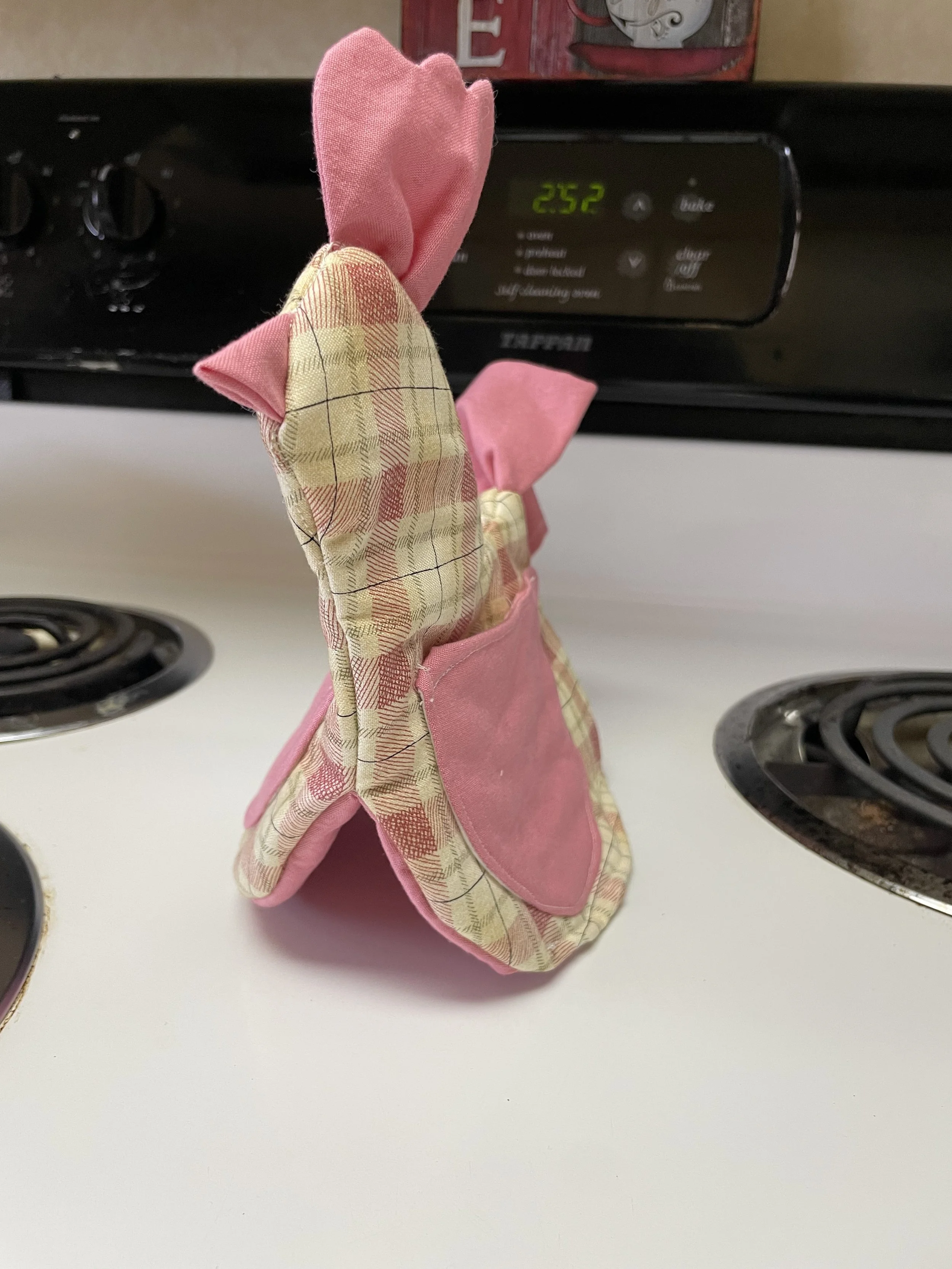 Country Rose Hen Oven Mitt 2.jpeg