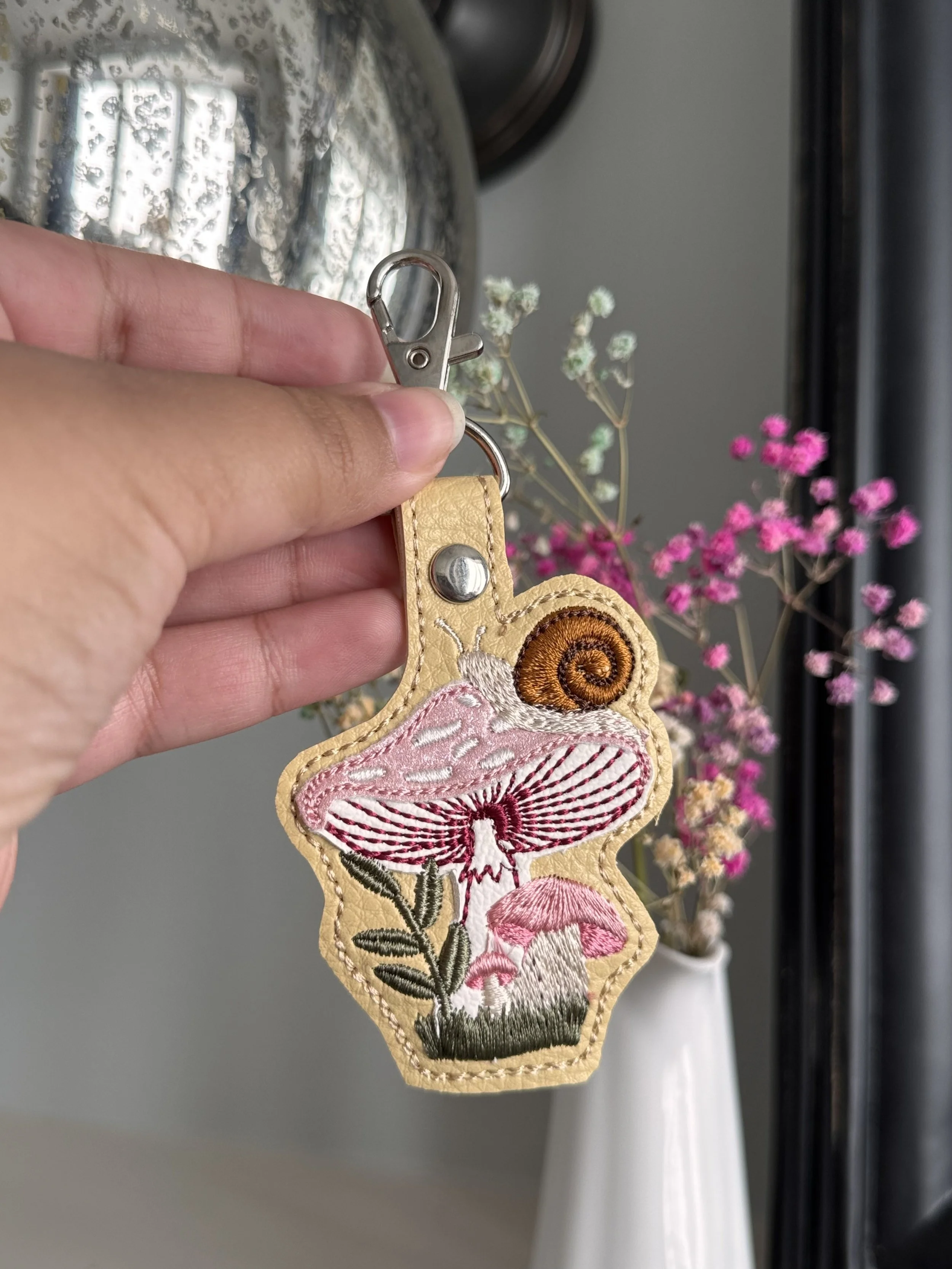COTTAGECORE TOADSTOOL KEYCHAIN