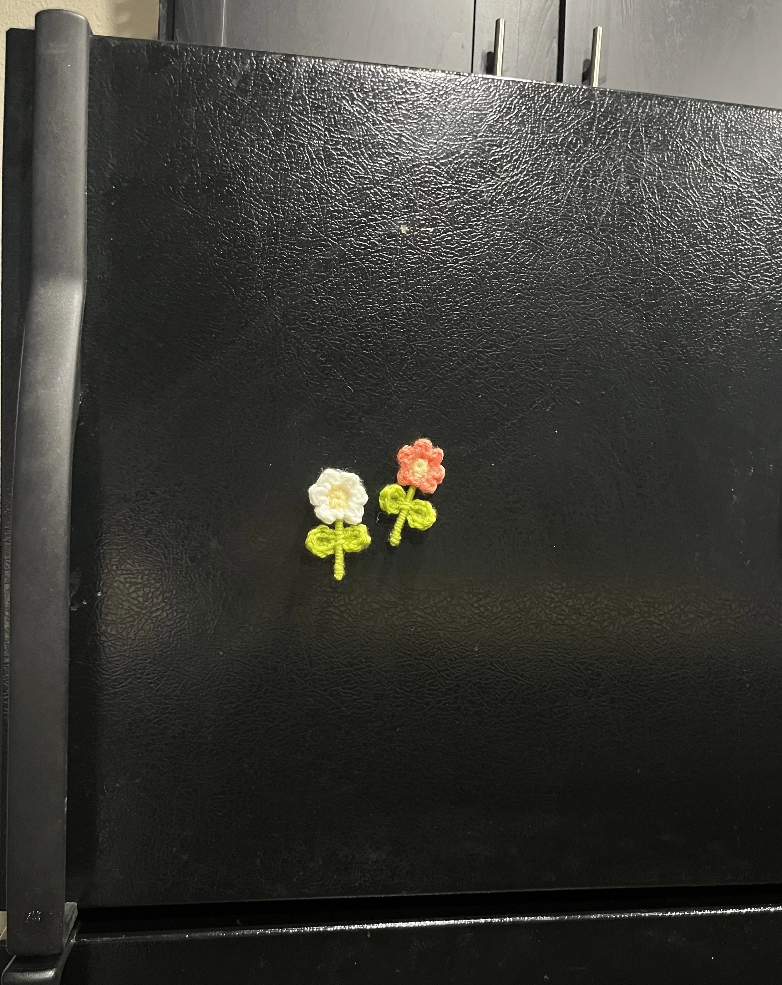 CROCHET FLOWER MAGNETS