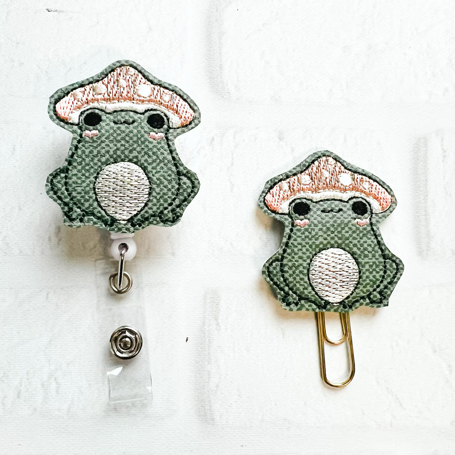 COTTAGE CORE TOADSTOOL FRONT BADGE REEL