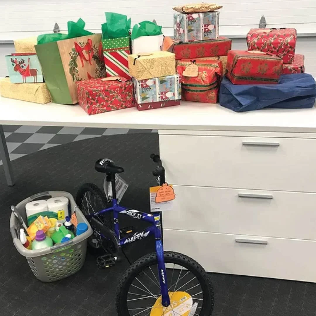  Kwik Stop Magical Christmas | 2021  Holiday gifts and essentials for families.  Click Here To Learn More 