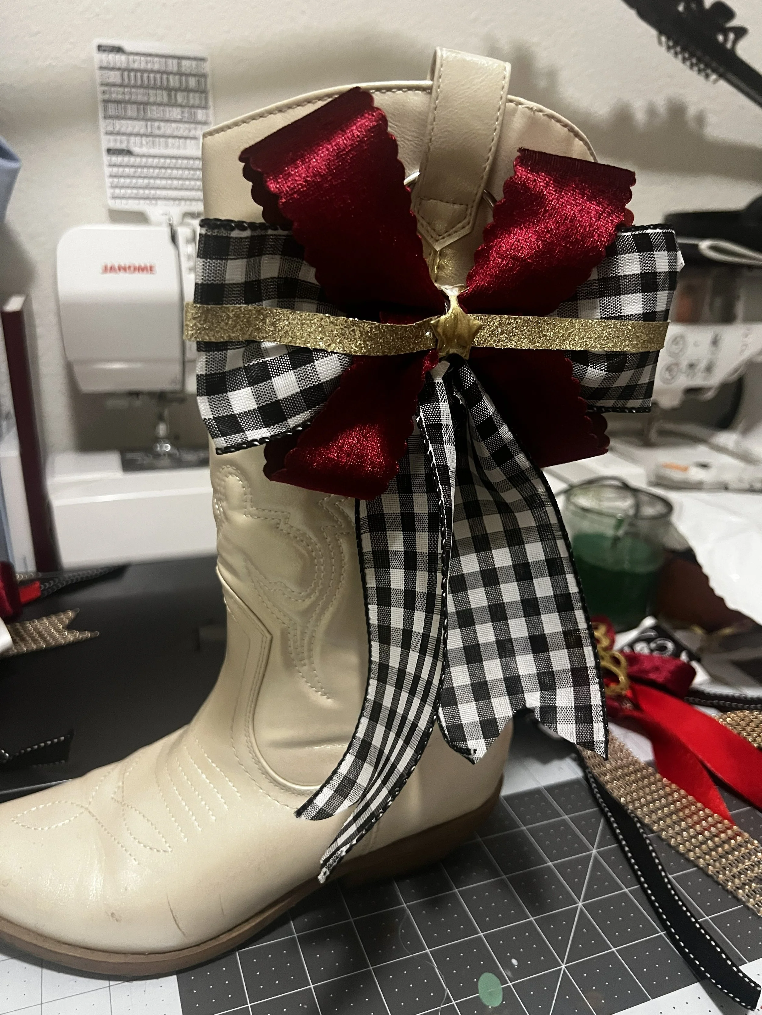 Game Day Boot Bow 1.jpeg