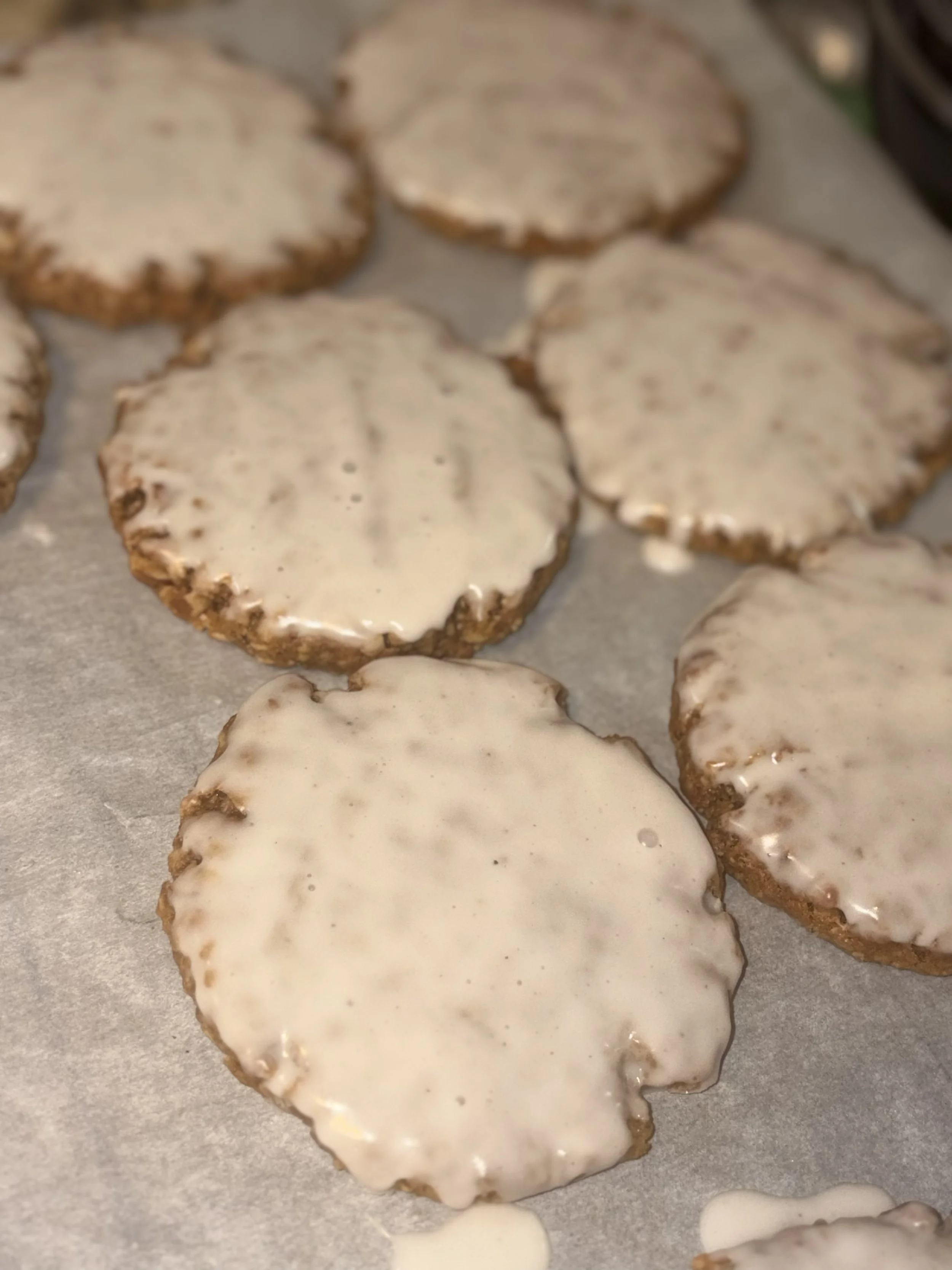 ICED OATMEAL COOKIES