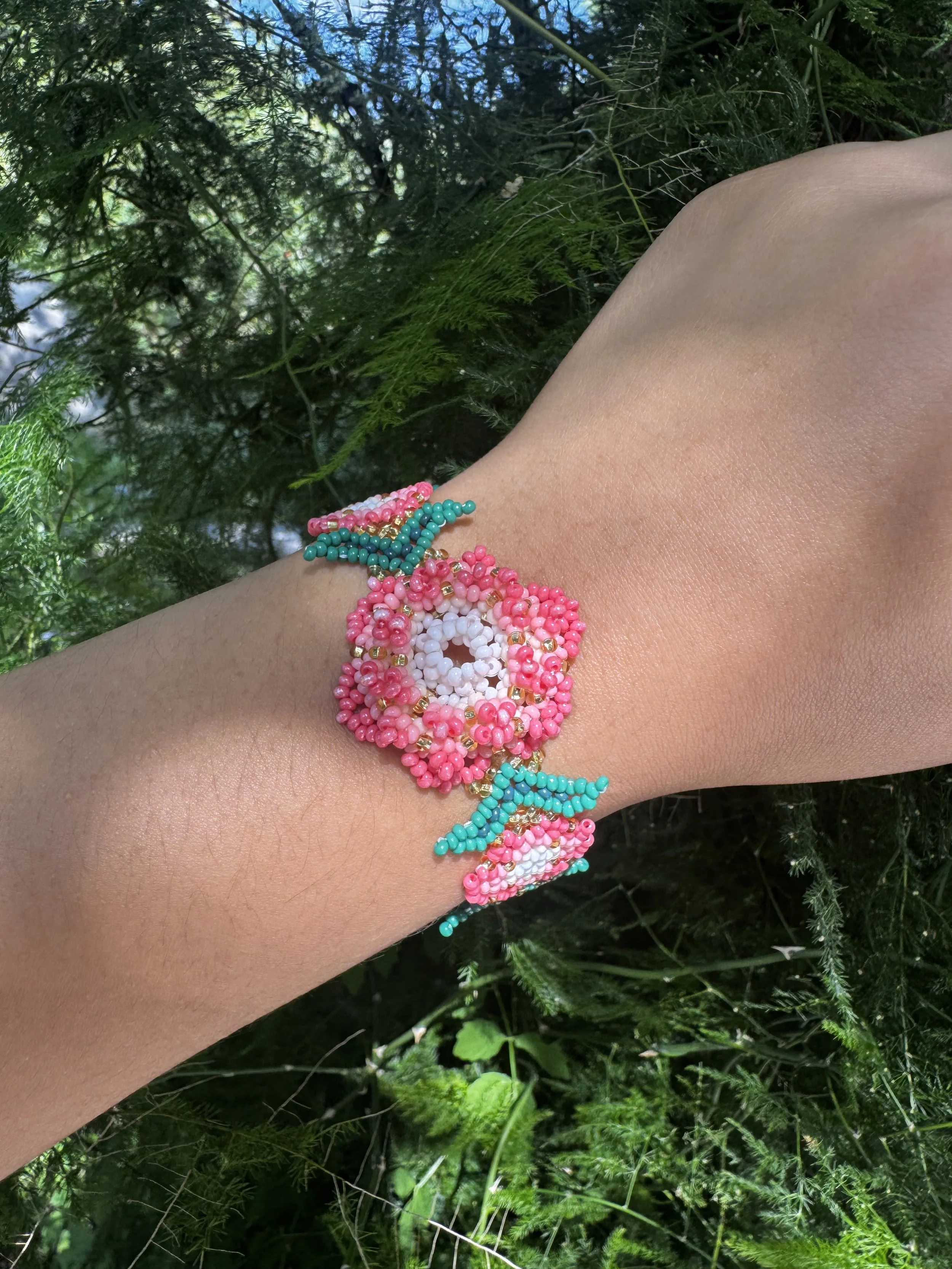 BLOOMING HALO BEADED BRACELET