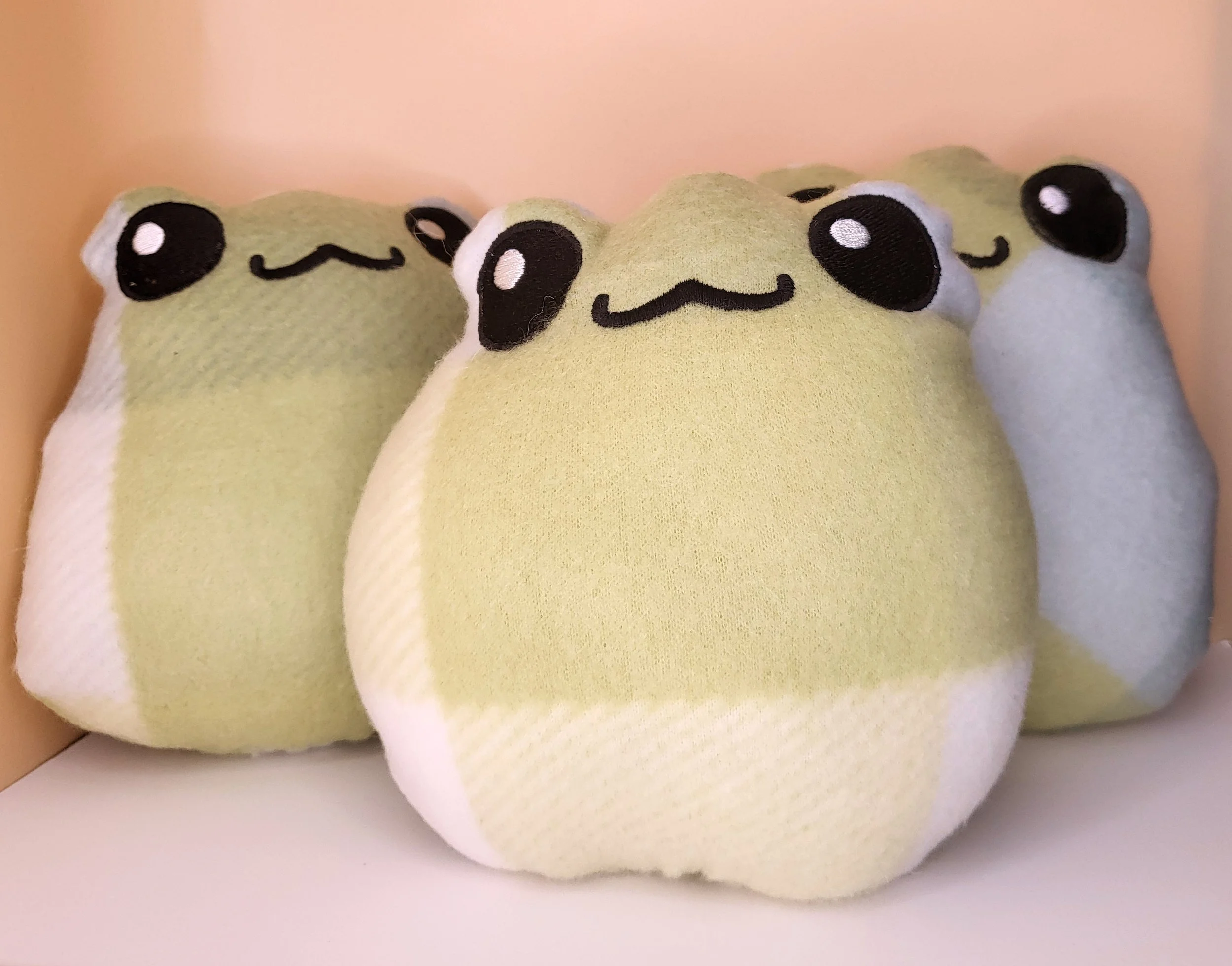 FROG PLUSH
