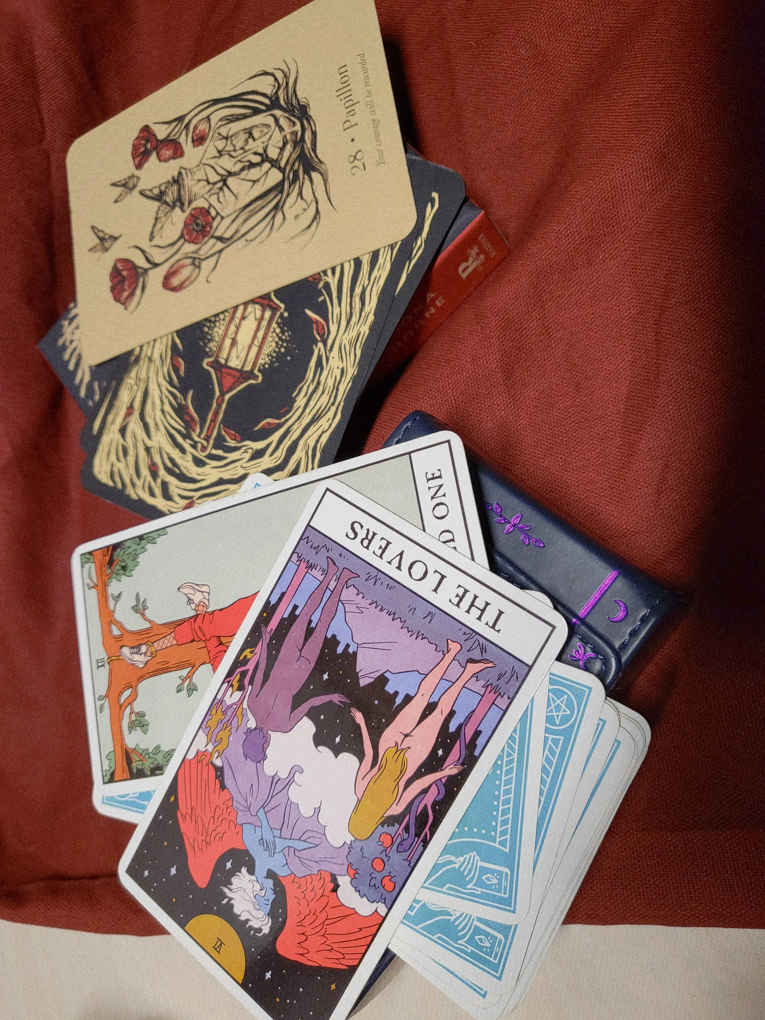 TAROT/ORACLE CARD READINGS