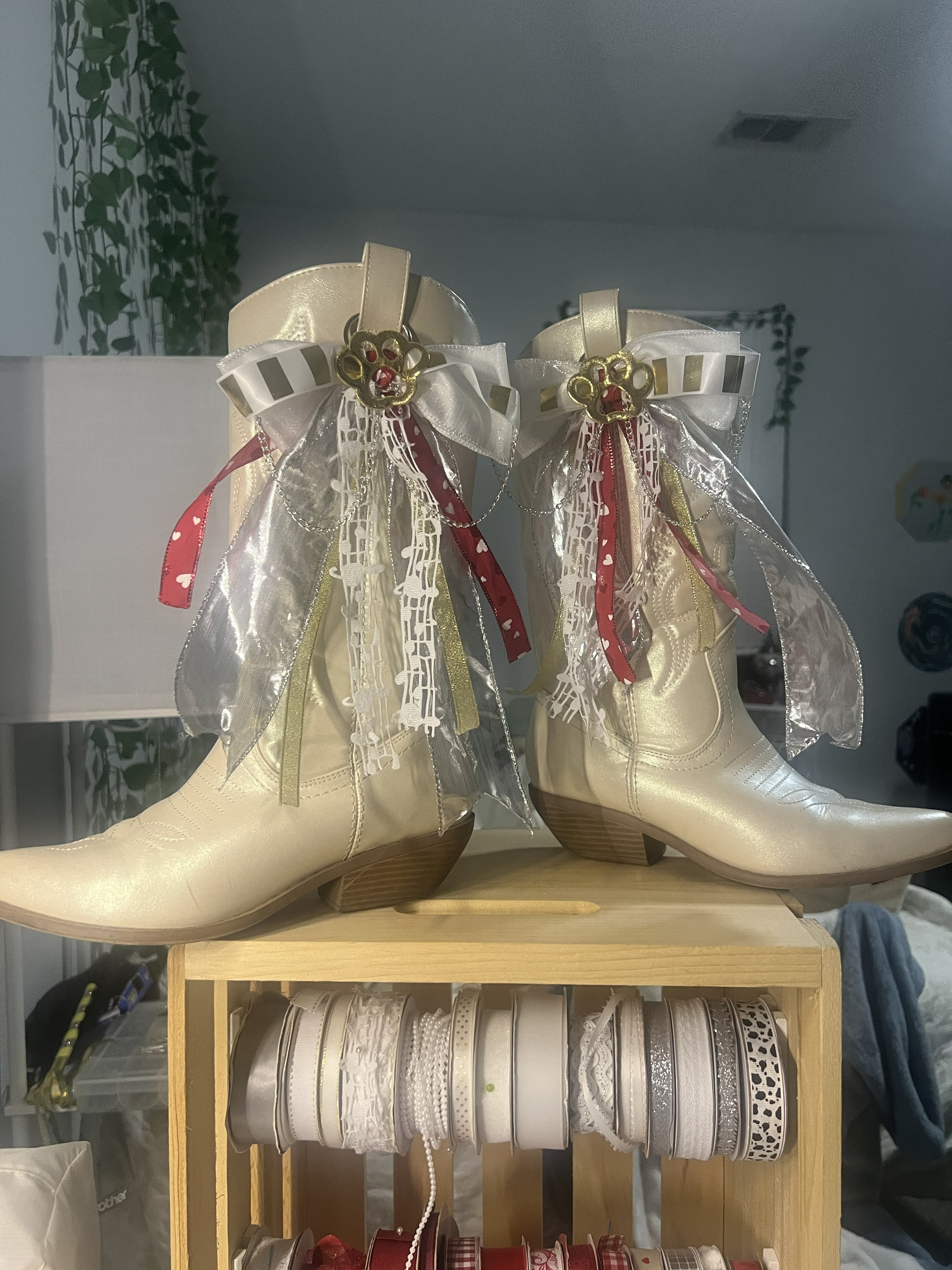 IN PERSON BOOT BOW BAR