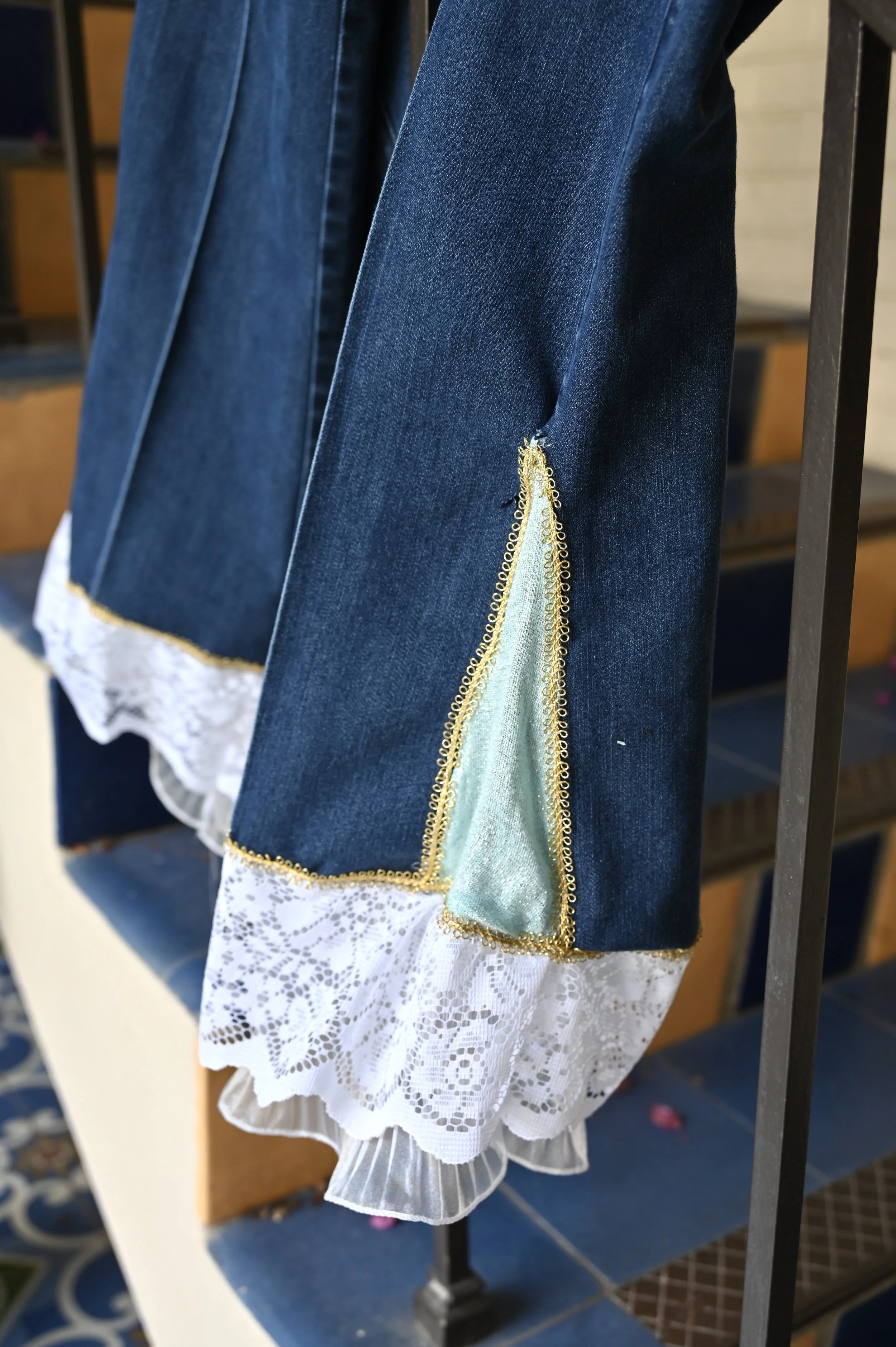 DECORATIVE JEAN