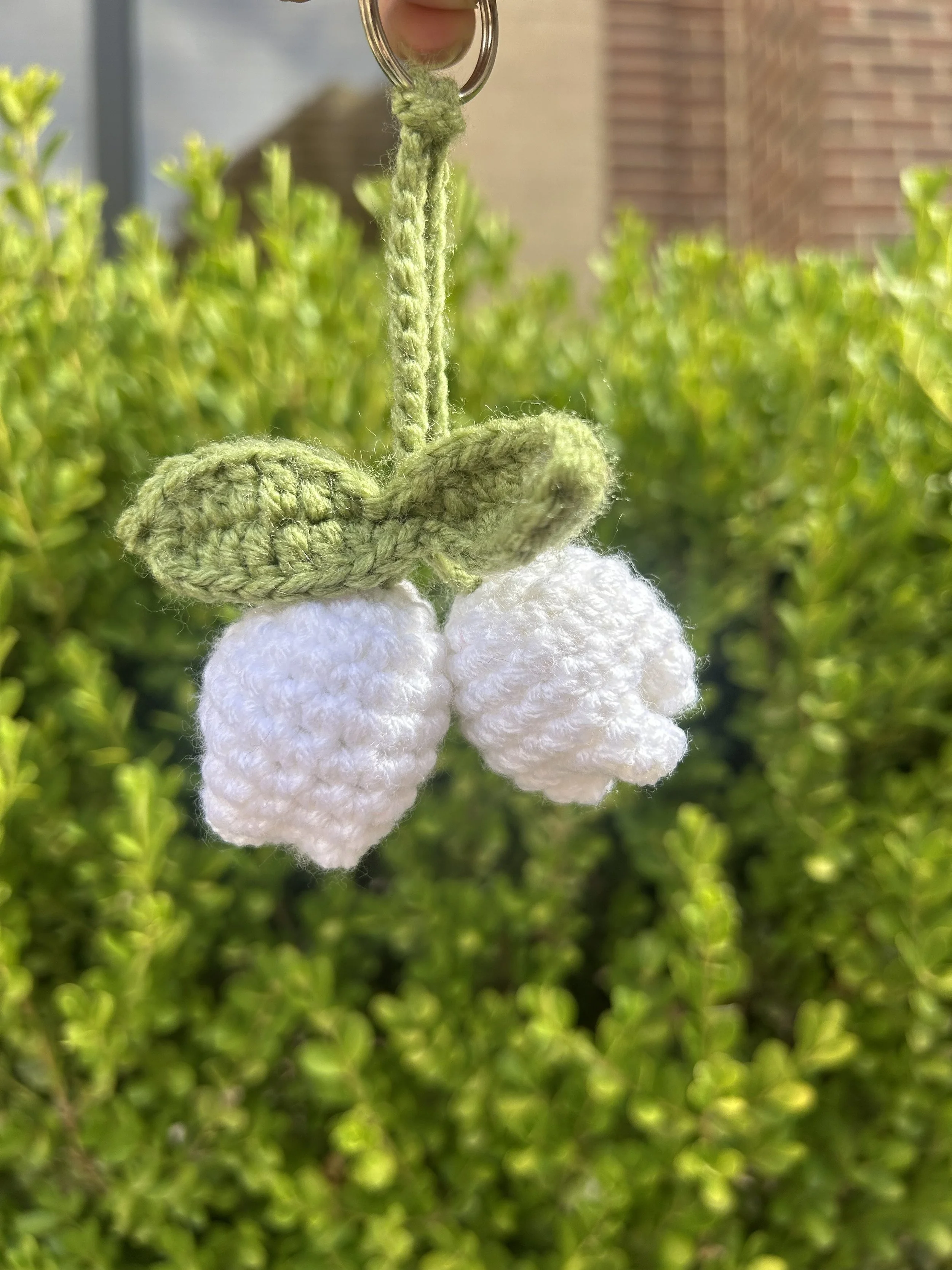 White tulip keychain.jpg