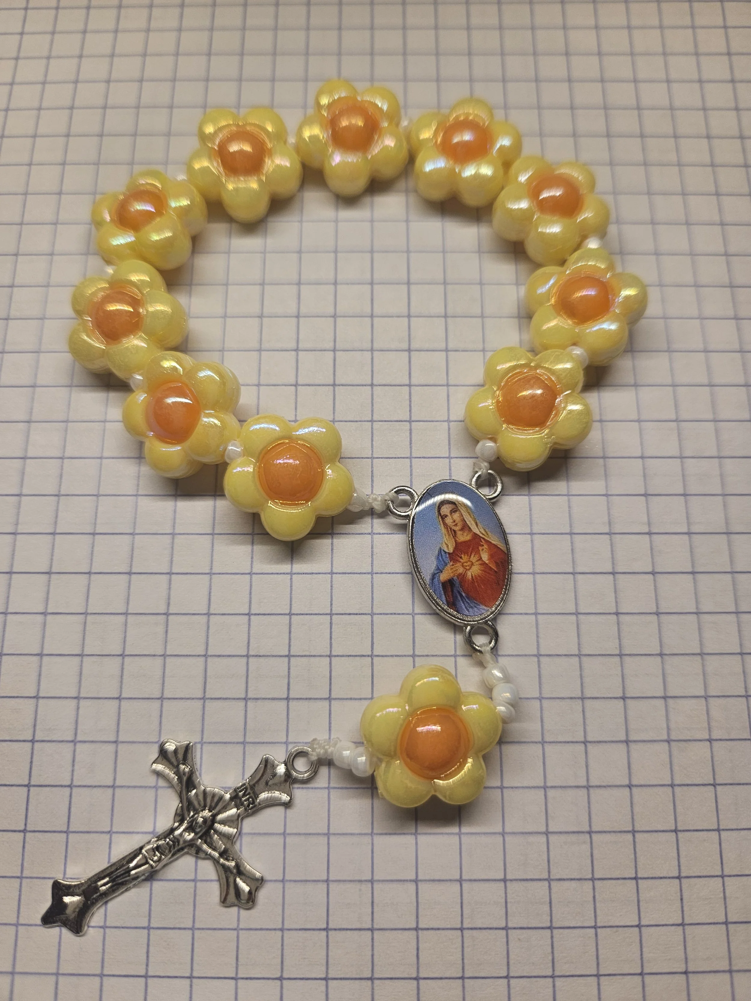 YELLOW FLOWER LOOP CHAPLET