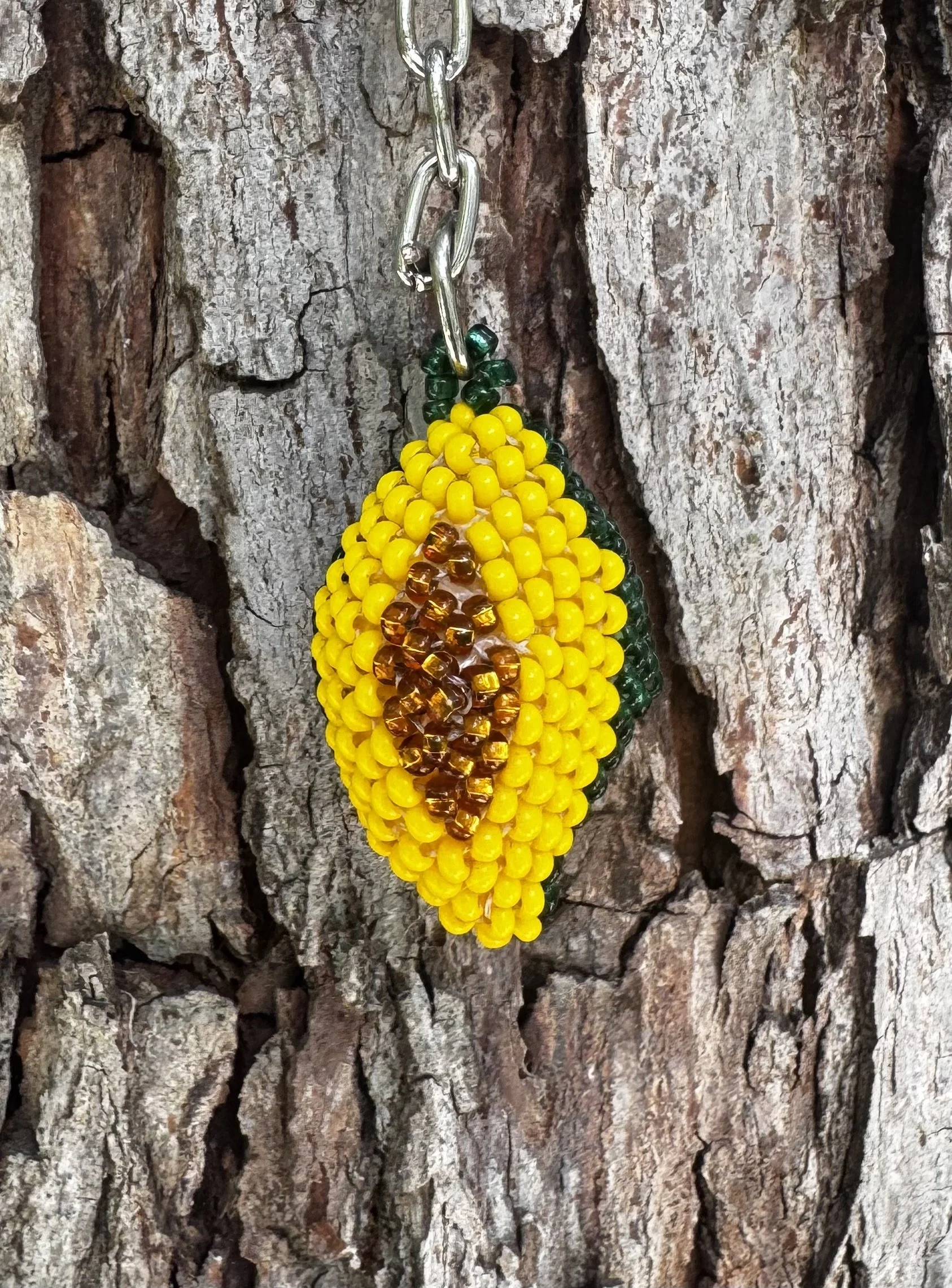 AVOCADO BEADED KEYCHAIN