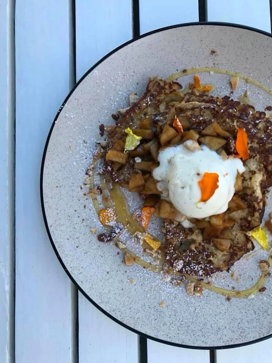 Someone say apple pie for breakfast? Or did the french just say toast? How about apple pie French toast to kick off the fall season? We like that one better. Brunch is our heart, get the gang together and let us help you serve up the best brunch Jax 