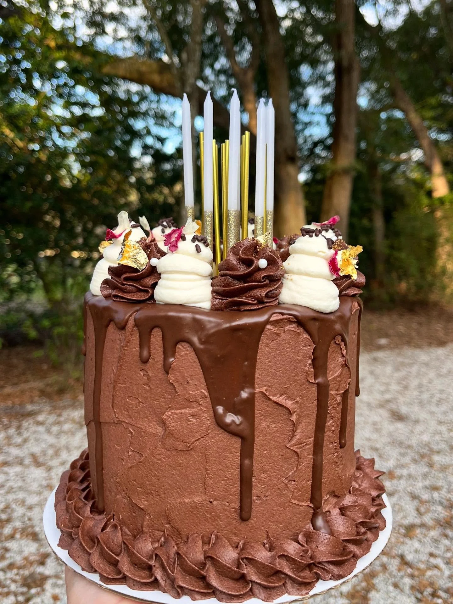 Chocolate fudge, almond, and Scotch cake with a vanilla cr&egrave;me. 70th birthday cake for a scotch and sweets lover! 

Www.gumtreeandgrove.com for your next loved one&rsquo;s birthday experience! 

#privatechef #jacksonvillefl #personalchef #jaxbe