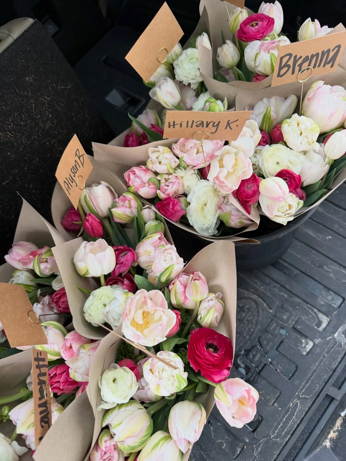 the prettiest spring subscription bouquets are ready &amp; so are a dozen little tulip posies for you 🫶🏼🌸 7470 Hague Ave Jackson MI 49201! please pull in the driveway all the way or off to the left of the gate

#michiganflowerfarm