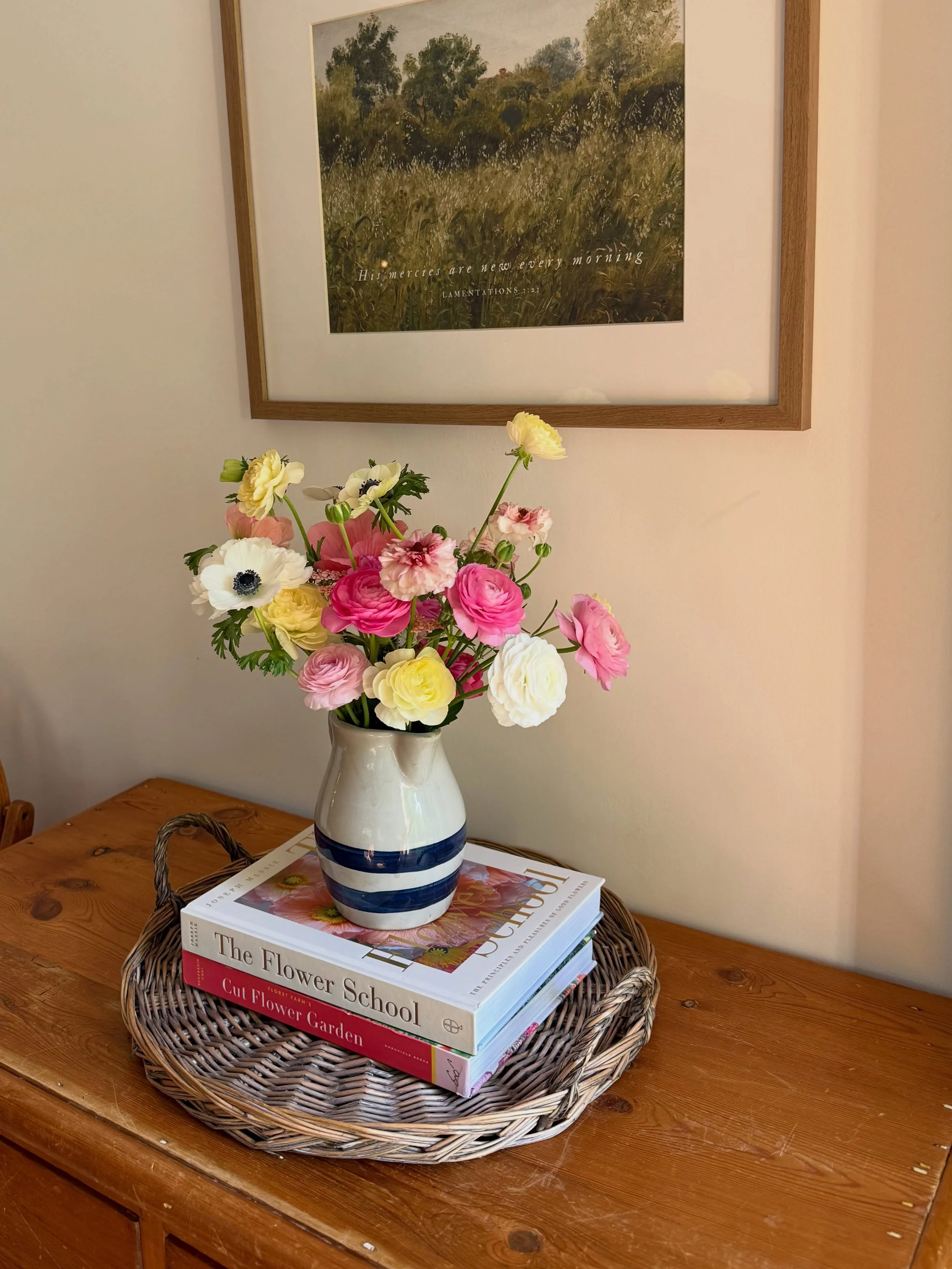 stuffed this baby with the last of springs flowers. we yanked out all of the ranunculus a few nights ago and I&rsquo;m sad, they&rsquo;re my fav 🙃 teetering on the fence of ripping out all of the sweet peas that have powdery mildew. the heat and hum