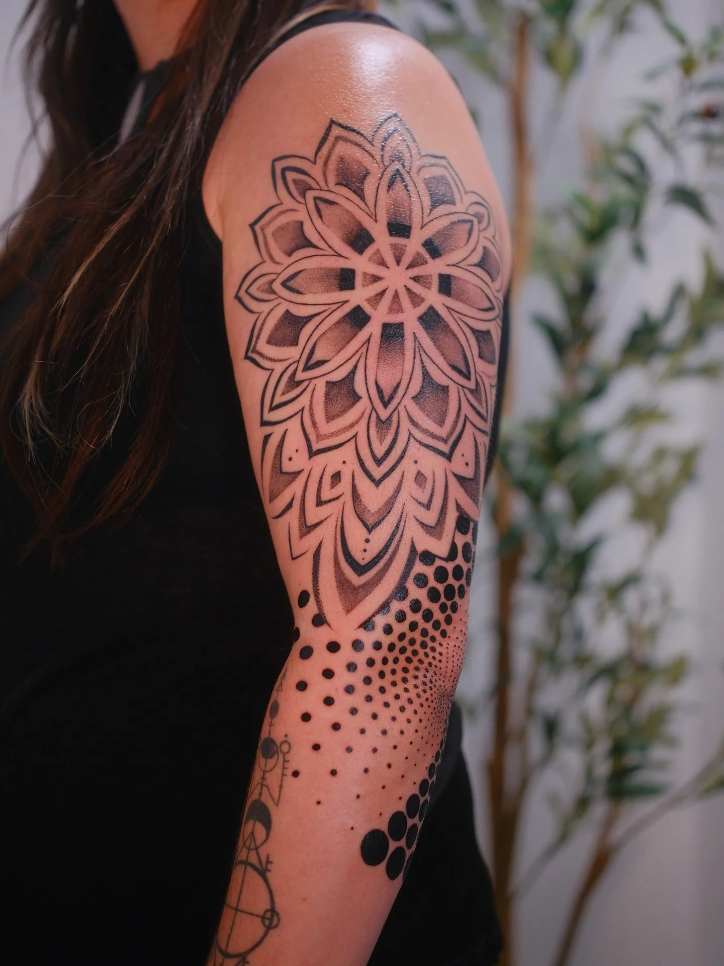 Catch me @tommystattooconvention at Mohegan Sun, October 10-12 ✨

I&rsquo;m booking for that weekend now &mdash; just fill out the request form (link in bio) and let&rsquo;s create something amazing for the show! 🎨🖤

Super excited to see your ideas