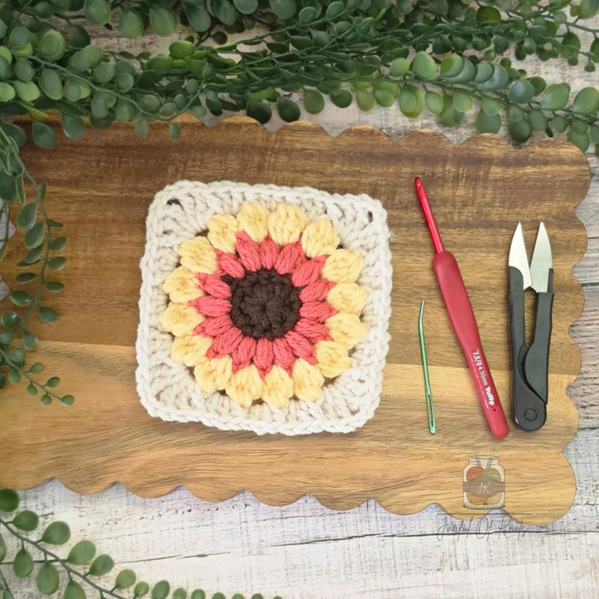 Sunflower granny square Crochet Pattern (with minimal holes)