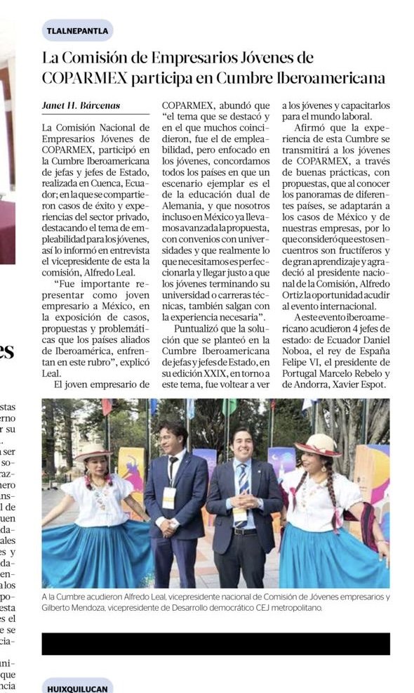 Artículo de periódico sobre participación de jóvenes empresarios en la Cumbre Iberoamericana con una foto de cuatro personas en atuendo formal y tradicional en un evento al aire libre.