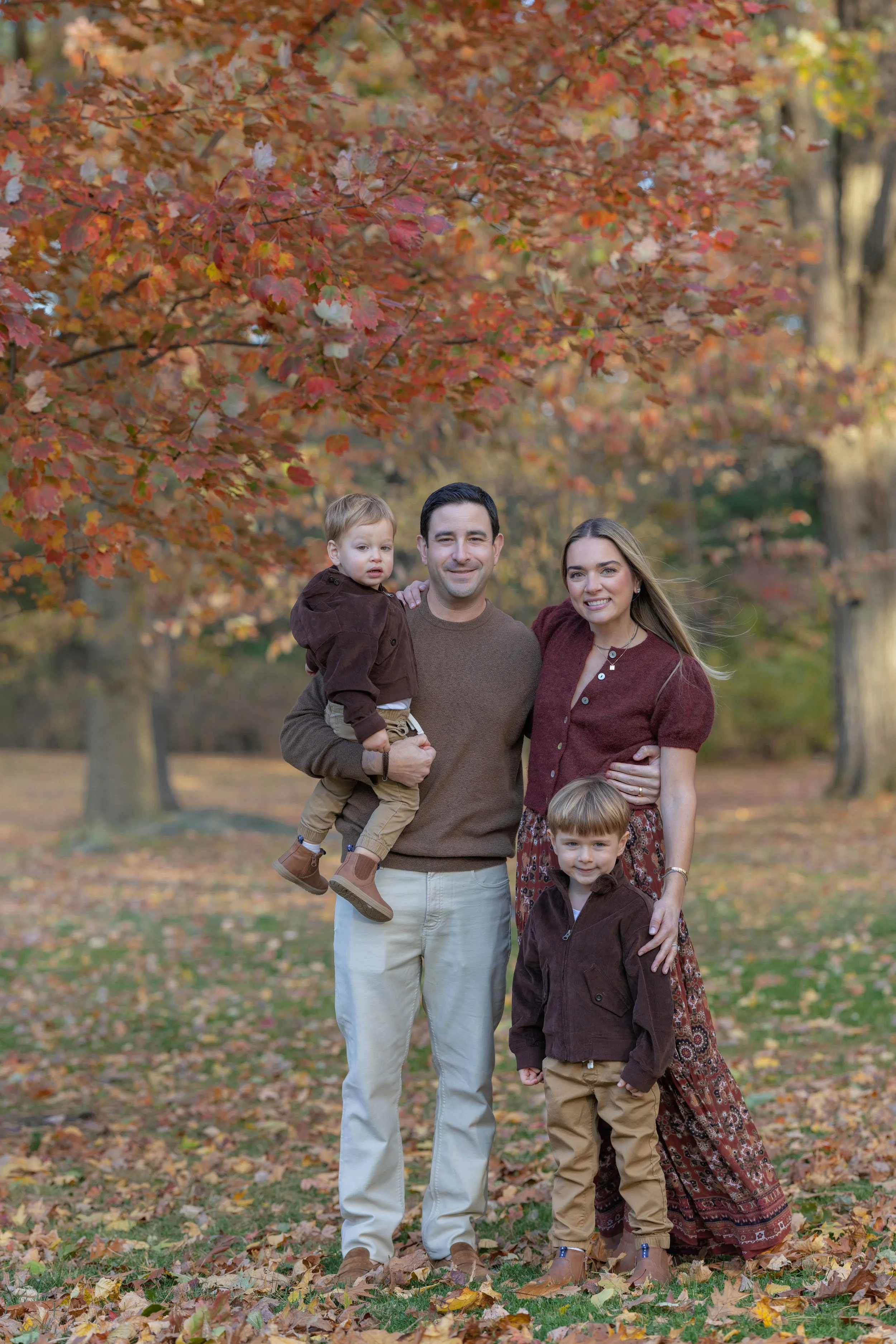 Family photoshoot in fall autumn