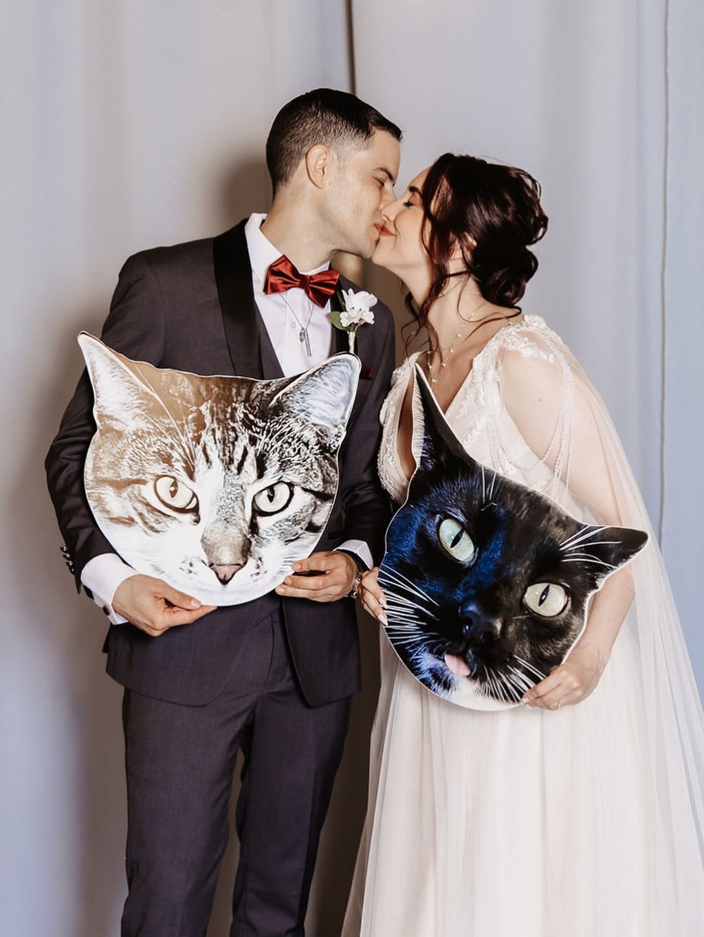 Had to have the cats at the wedding somehow 🐱💛🎉
