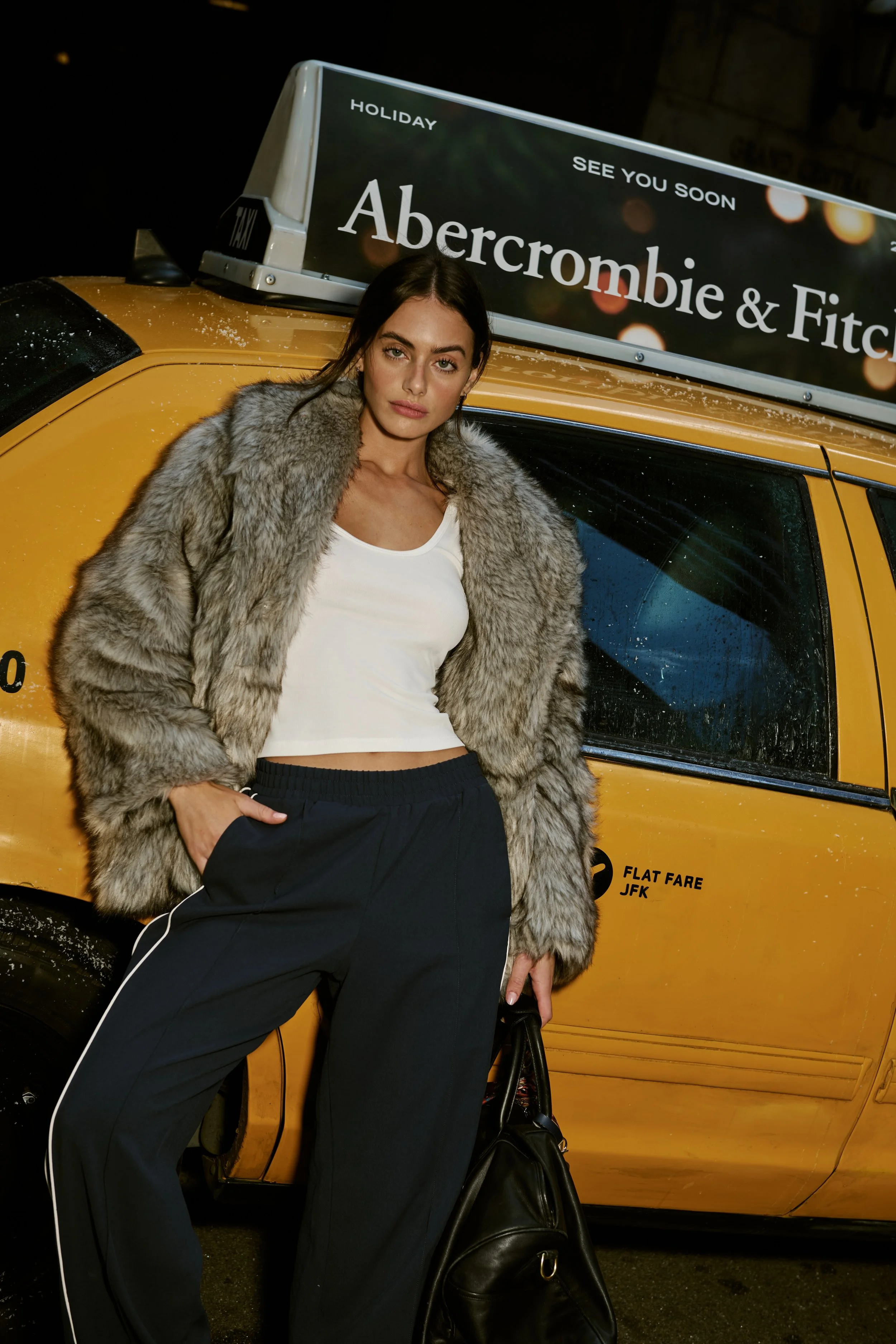 ANF_HOLIDAY_2_2024_CAMPAIGN_COZY_RUNNING_HOME_FOR_THE_HOLIDAYS_WOMENS_D2_LOOK7_212.jpeg