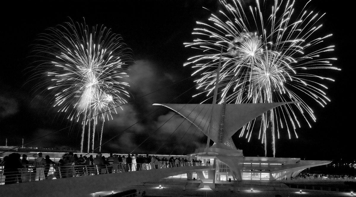  Digital Mono/B&W Open - 1st Place
  Calatrava Fireworks  by  Geri Laehn 
 
