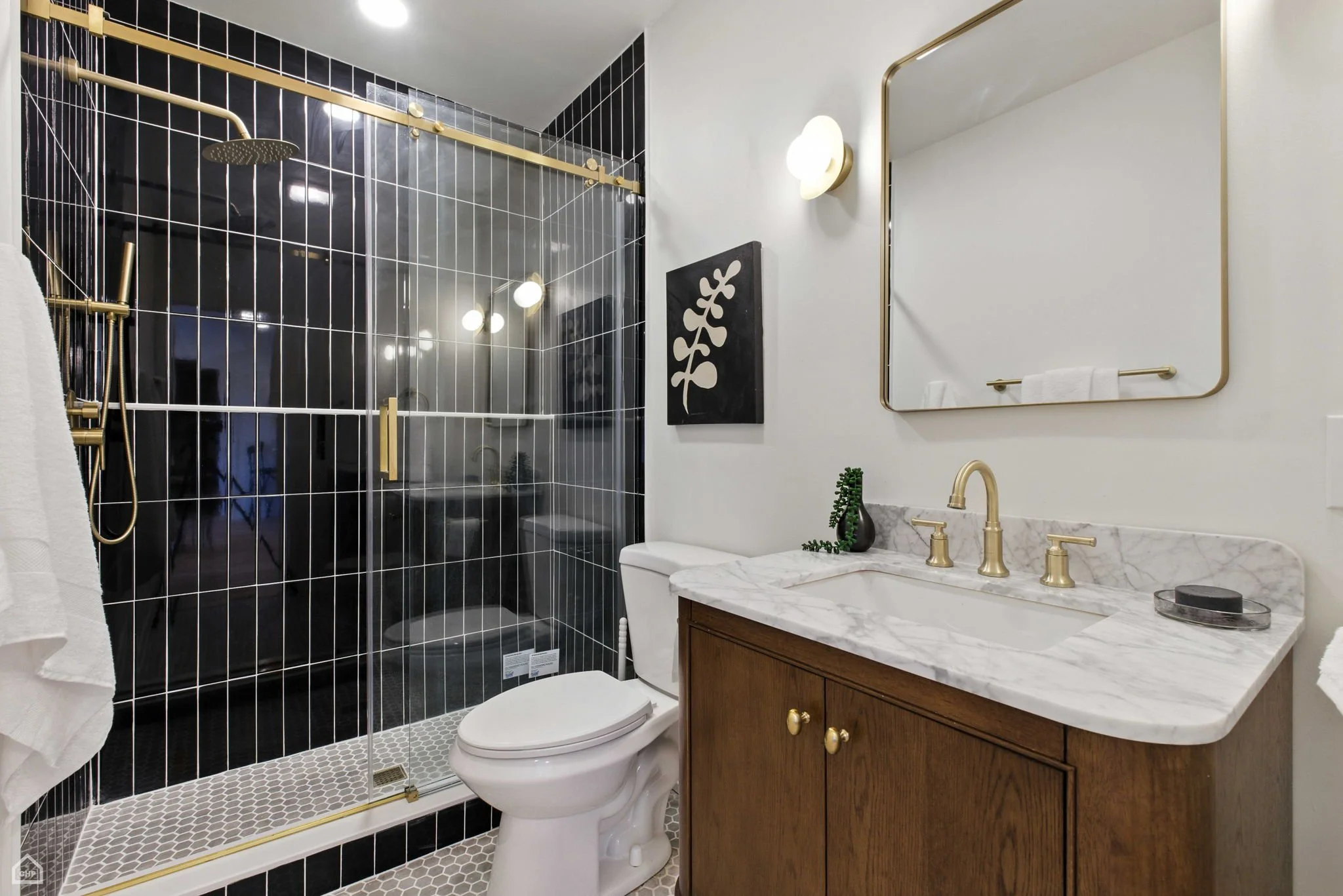 6-web-or-mls-515 N Noble St 308_006.jpg