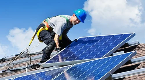 Roofing business employee covered by workers compensation insurance in Redding, CA