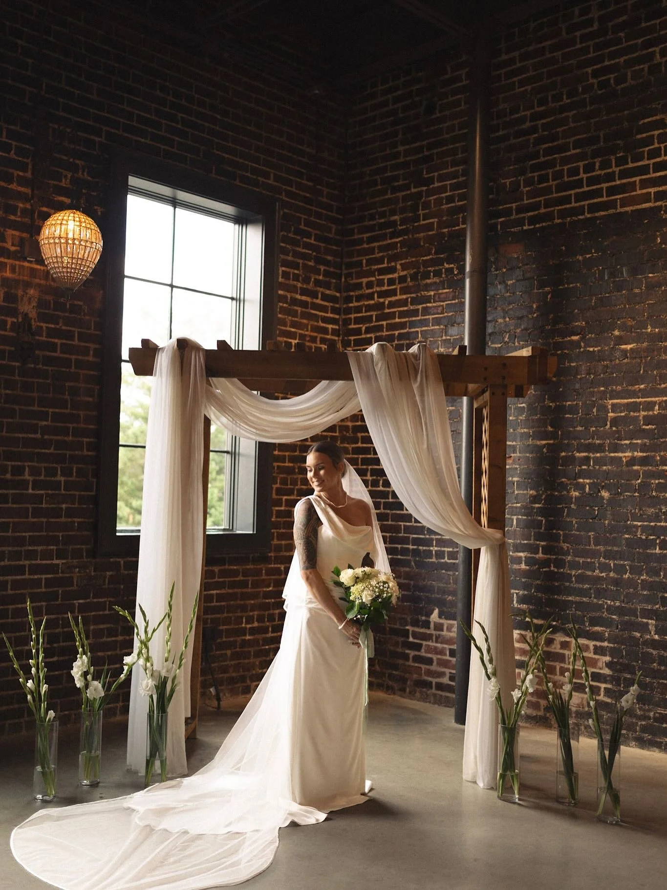 Cheers to the Hudsons!🥂✨ What a beautiful day this was. 
Photography: @nics.blooms.photography 
Coordination: @southernclassweddings 
Catering: @laparrillamexicanrestaurant
Dj: @dj.connection 
Florals: the bride🤍